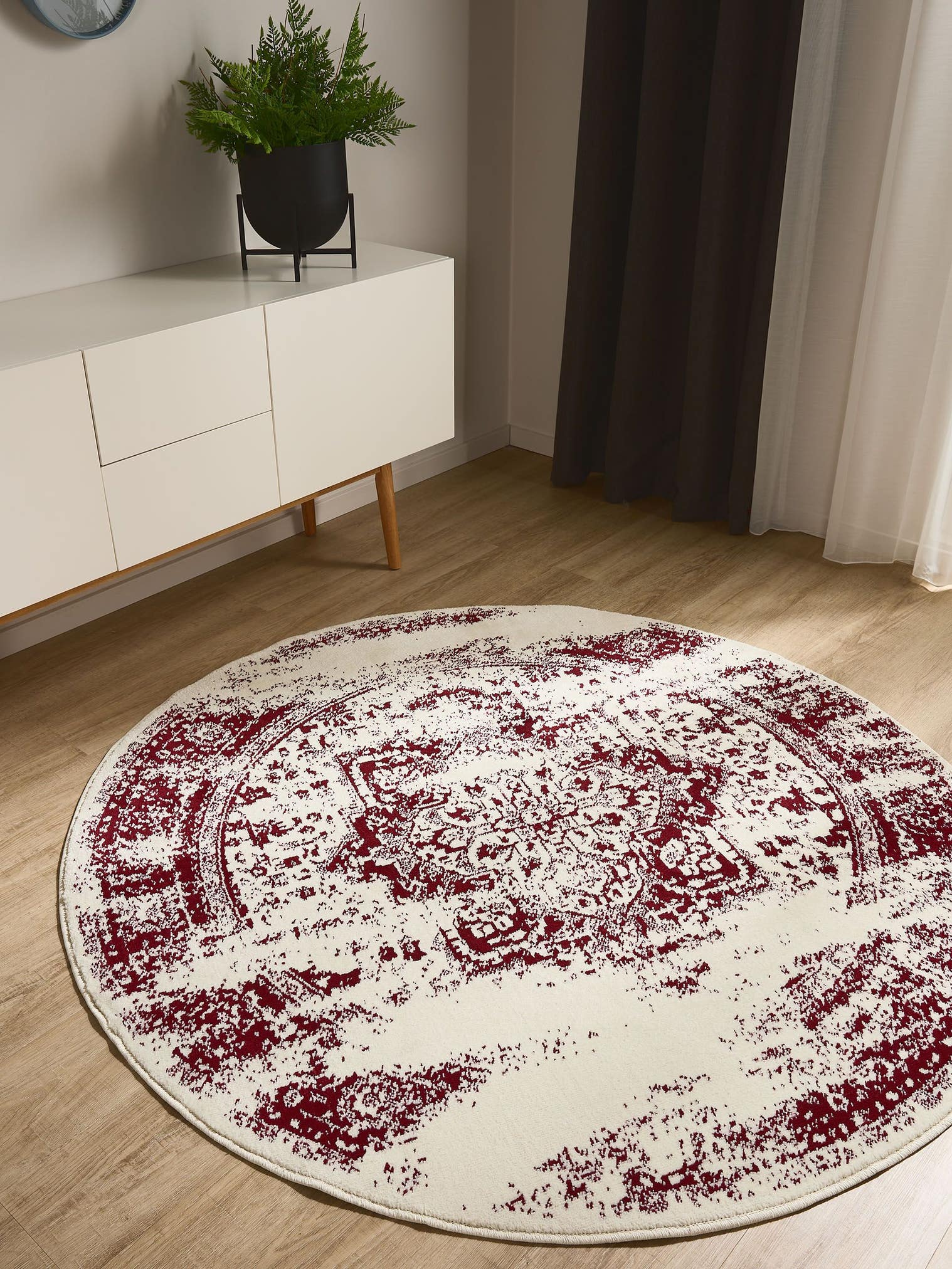Teppich aus 100% Polypropylen in Beige mit 6 bis 10 mm hohem Flor von benuta Basic