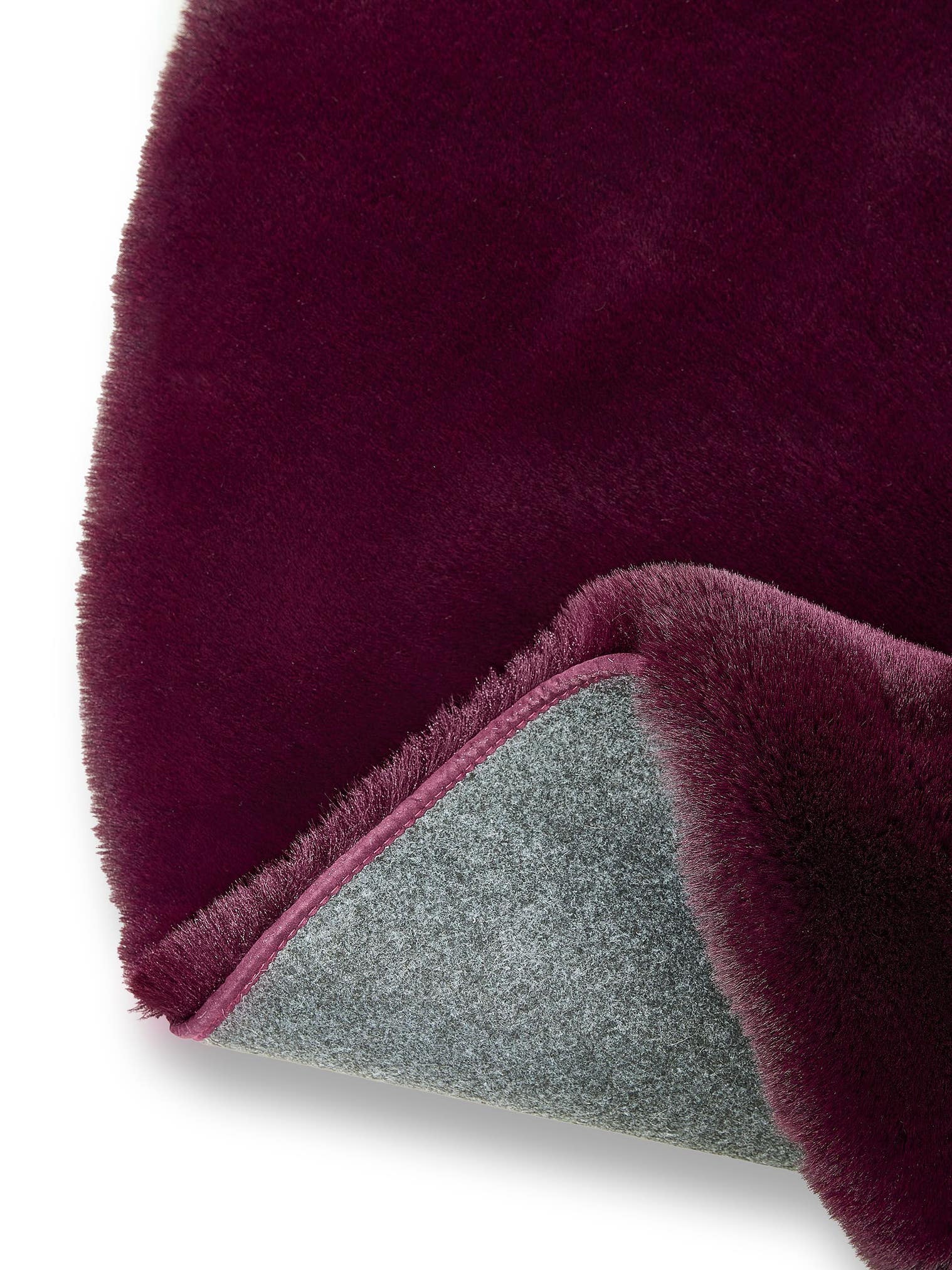 Teppich aus 100% Polyester in Rot mit 41 bis 50 mm hohem Flor von benuta Finest