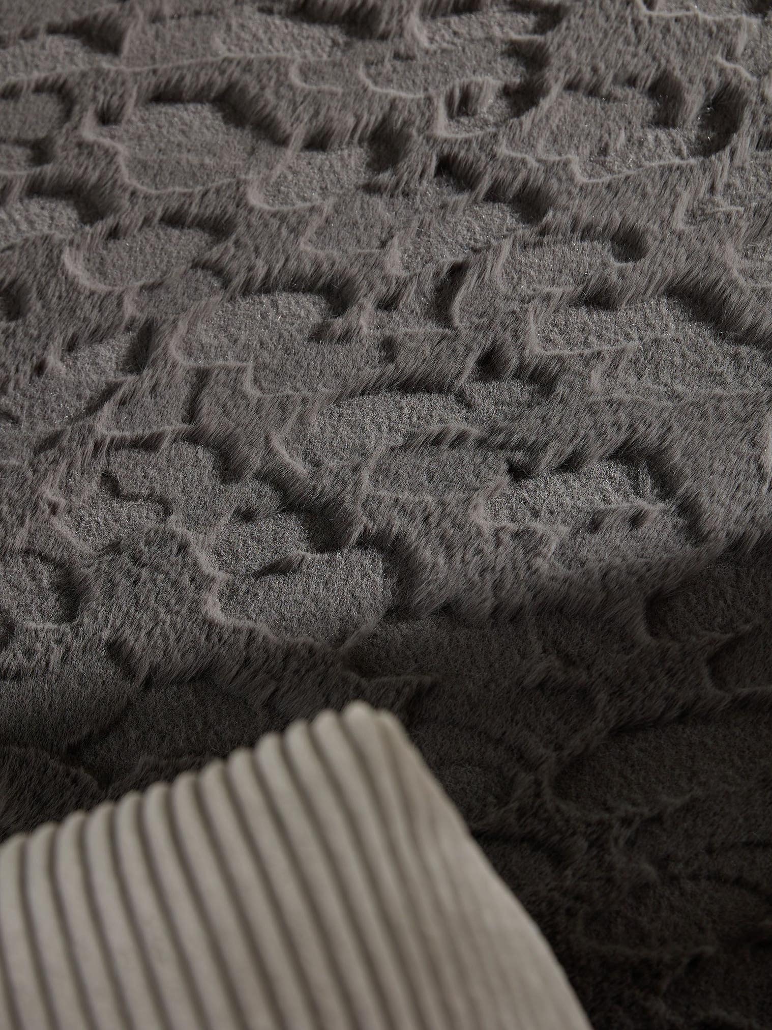 Teppich aus 100% Polyester in Grå mit 21 - 30 mm hohem Flor von benuta Pop