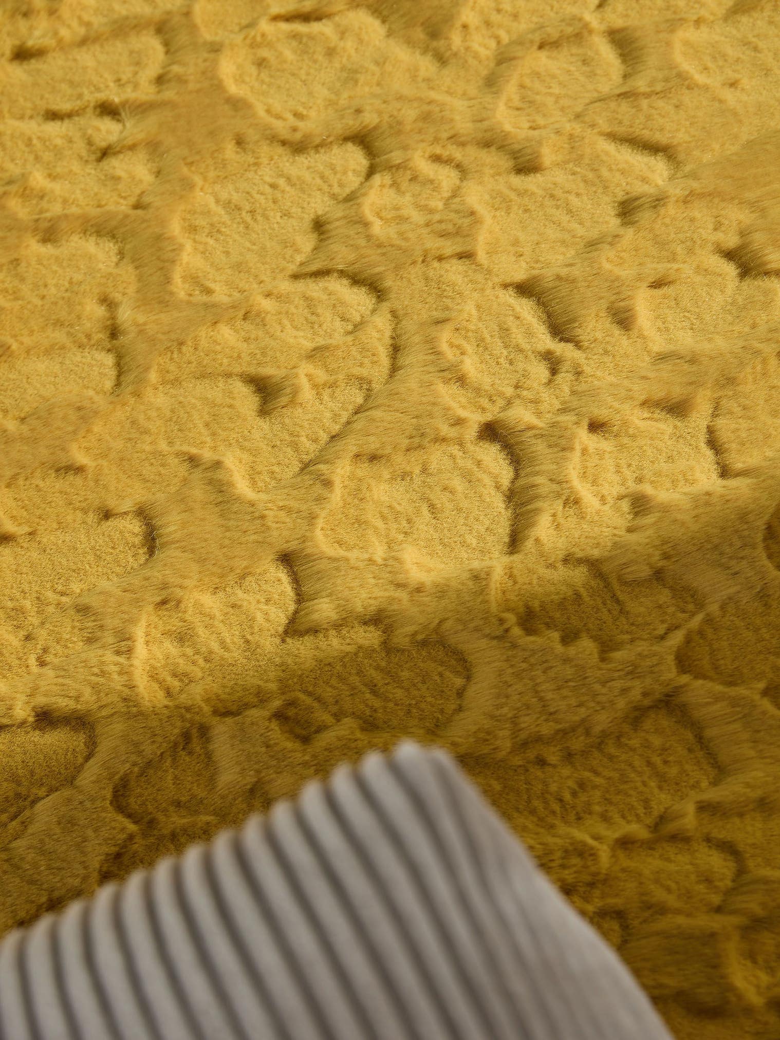 Teppich aus 100% poliester in żółty mit 21 - 30 mm hohem Flor von benuta Pop