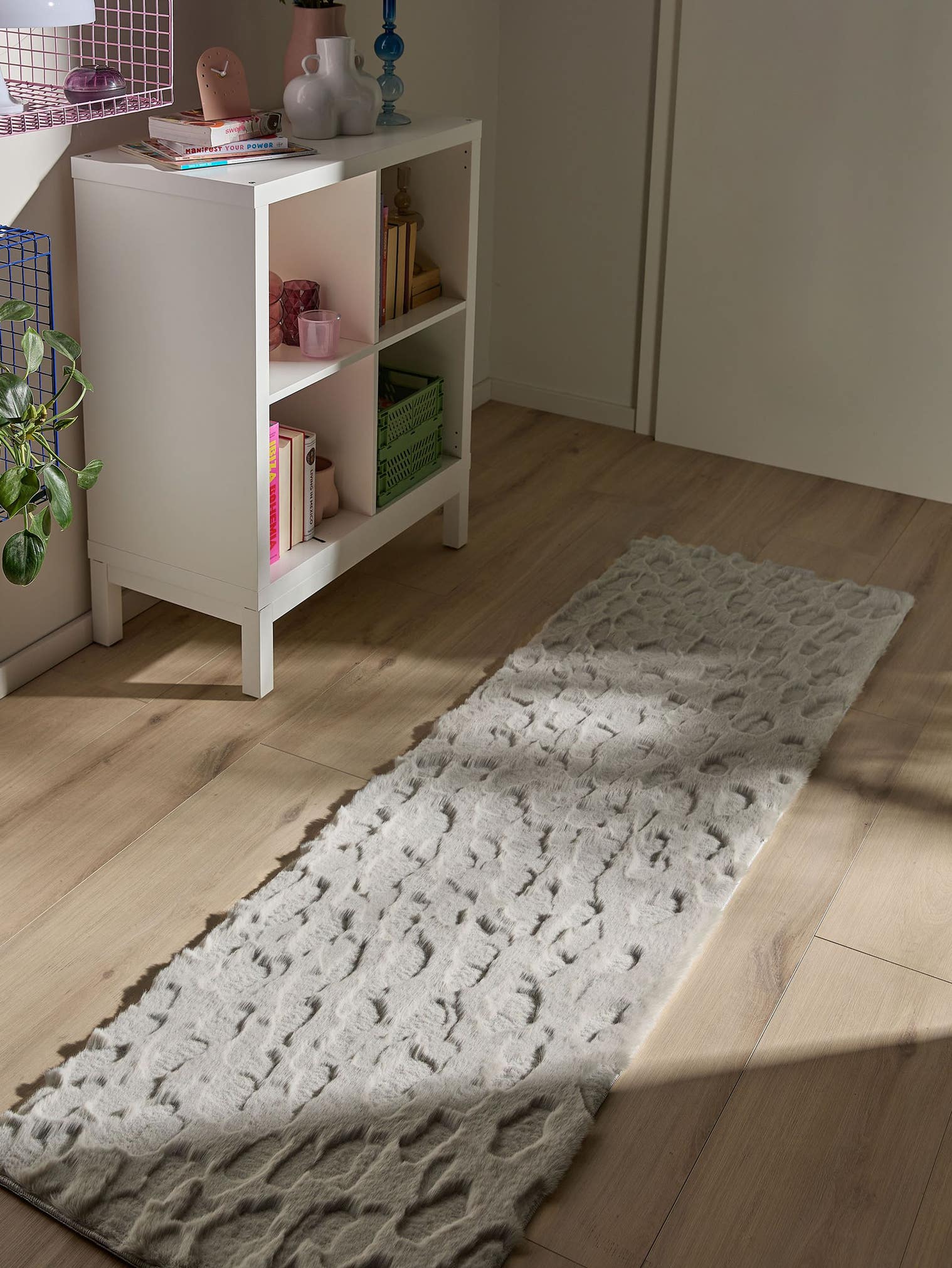 Teppich aus 100% Polyester in Grijs mit 21 - 30 mm hohem Flor von benuta Pop