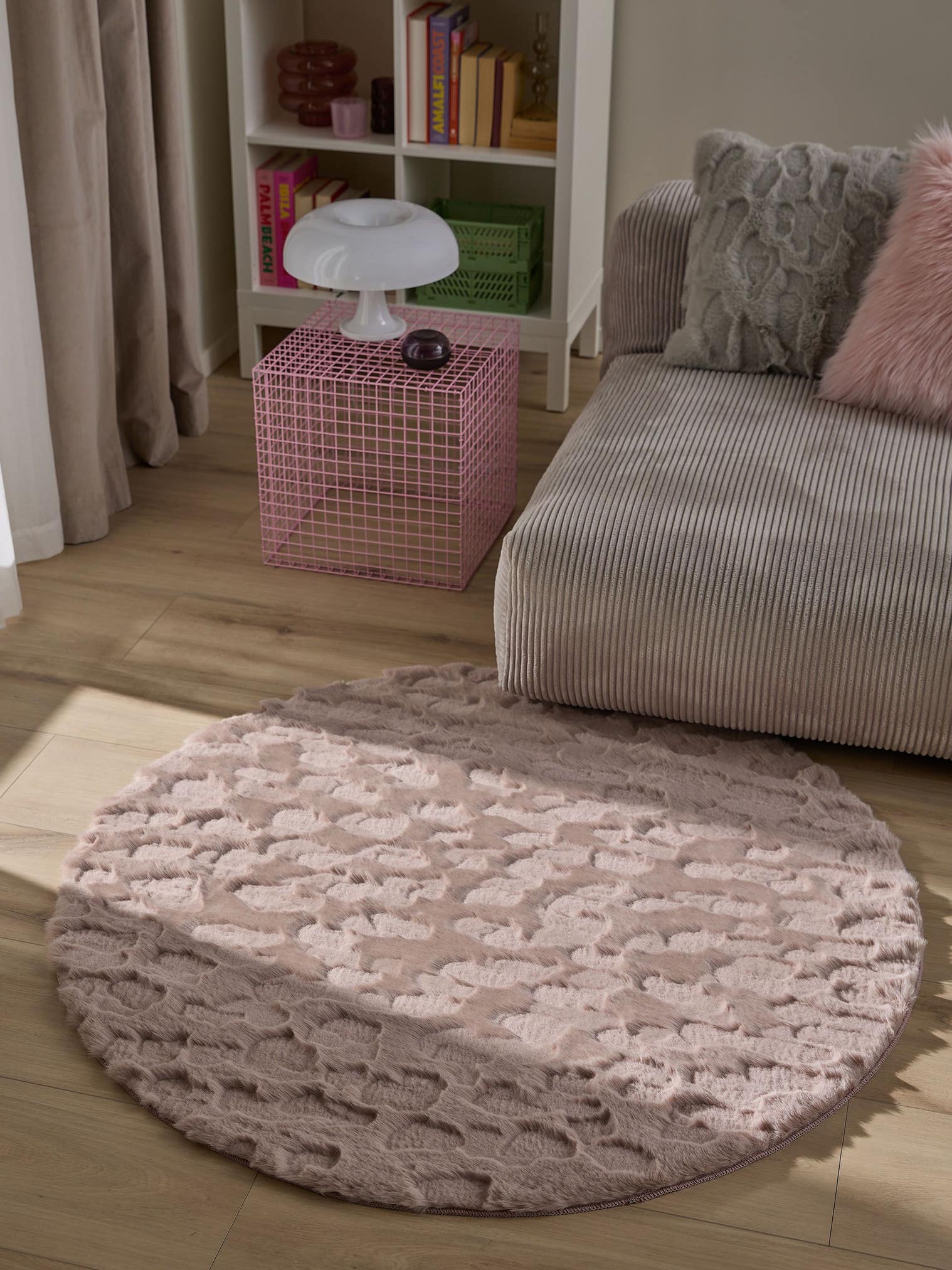 Rug made of 100% Polyester in Pink with a 21 - 30 mm high pile by benuta Pop