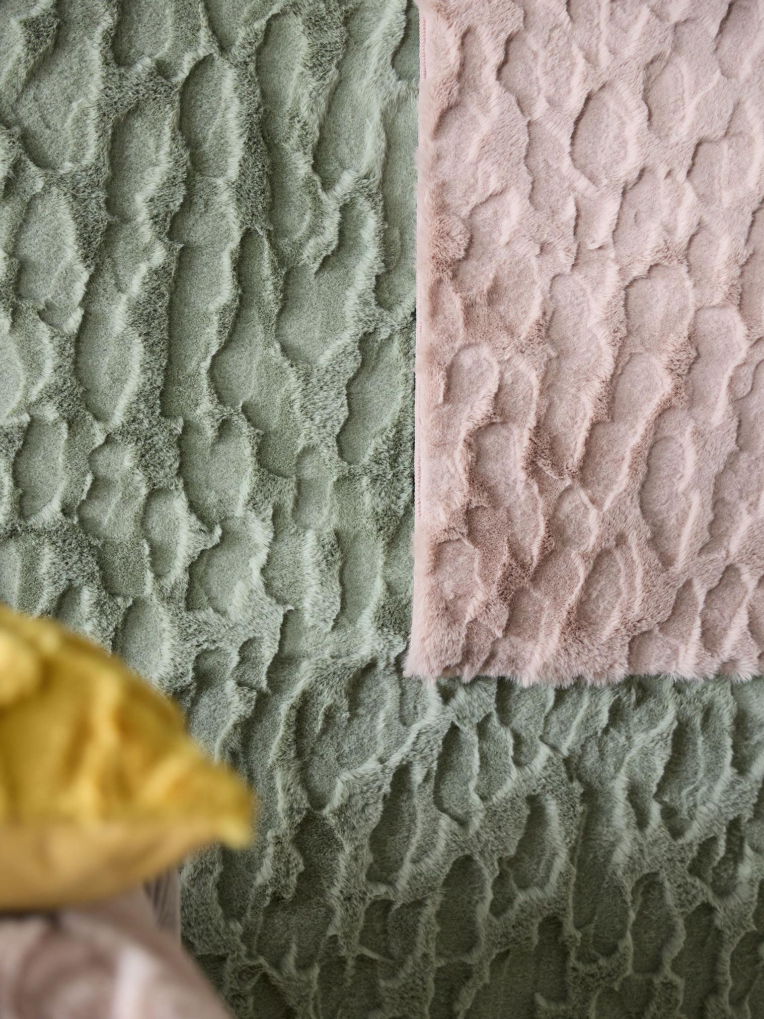 Rug made of 100% Polyester in Pink with a 21 - 30 mm high pile by benuta Pop
