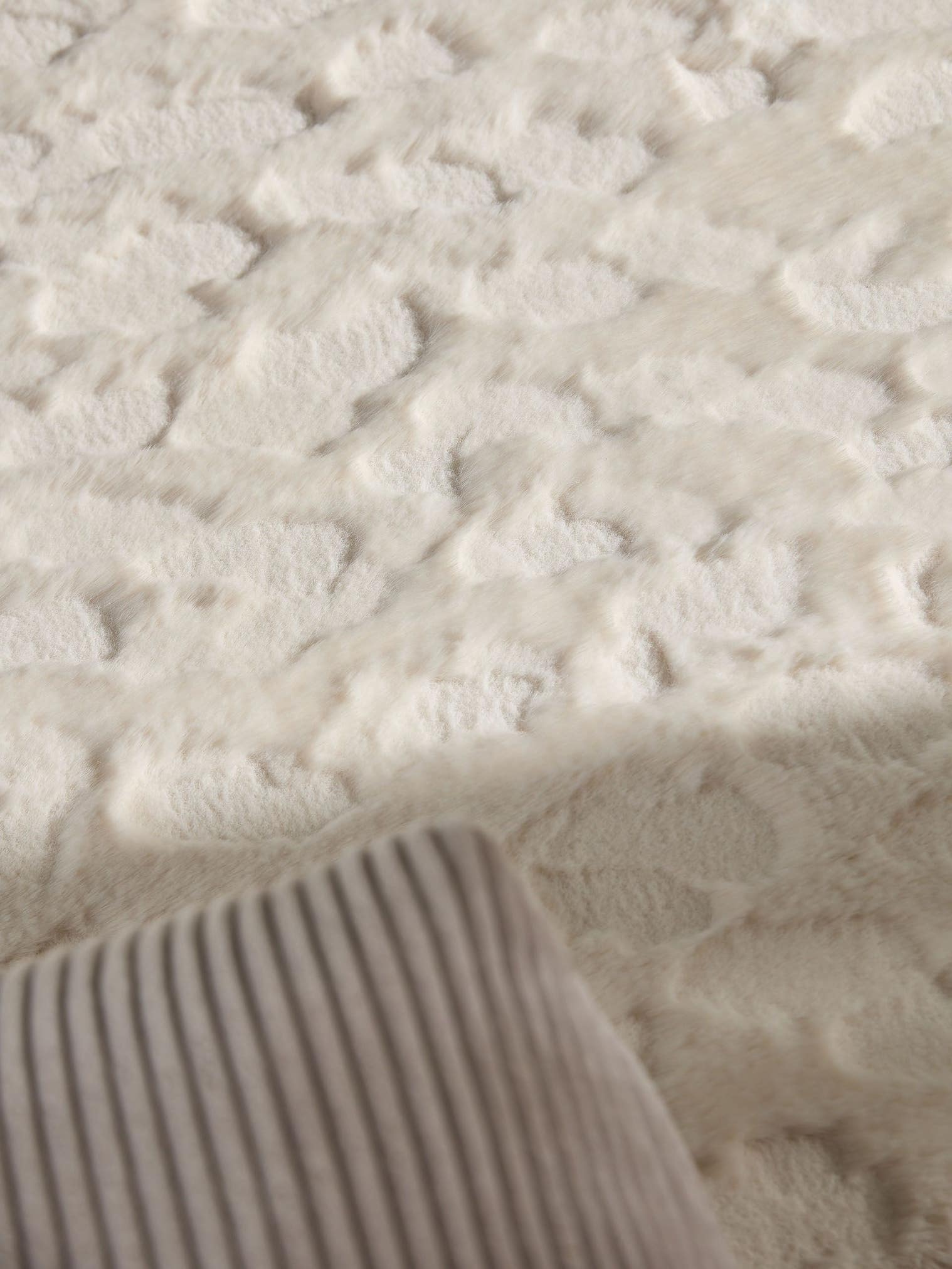 Teppich aus 100% Polyester in Beige mit 21 - 30 mm hohem Flor von benuta Pop
