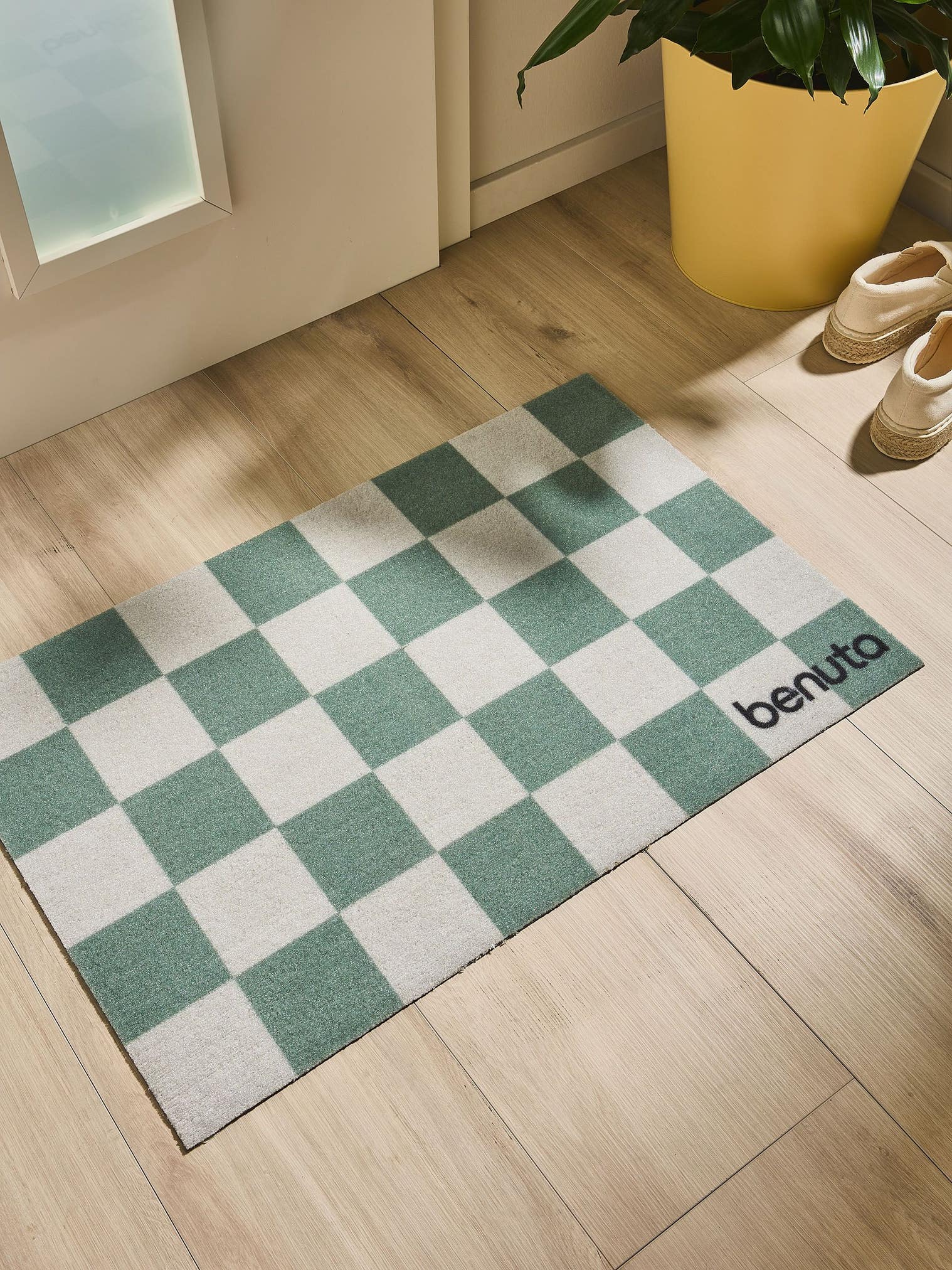 Teppich aus 100% Polyester in Grøn mit 1- 5 mm hohem Flor von benuta