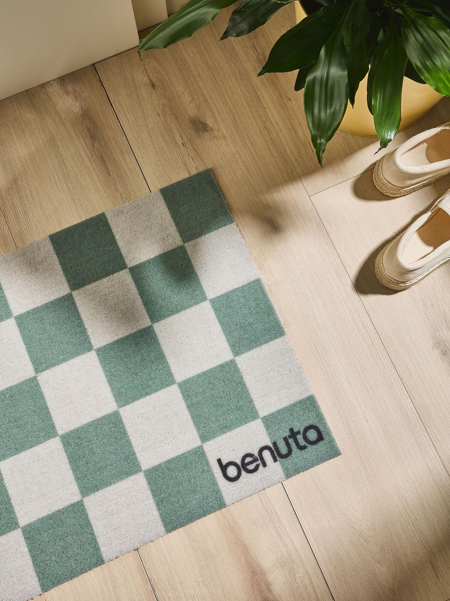 Teppich aus 100% Polyester in Grøn mit 1- 5 mm hohem Flor von benuta