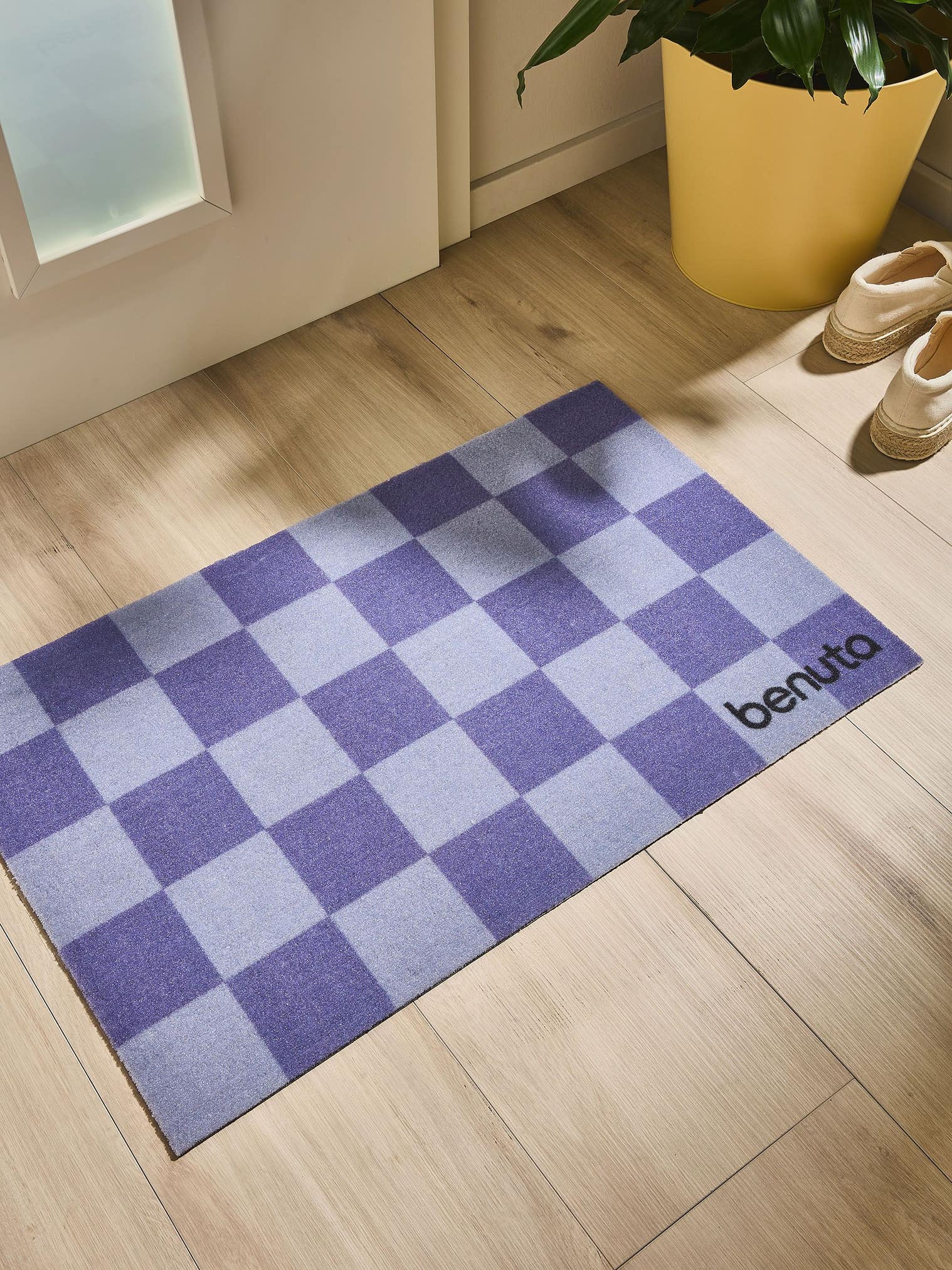 Teppich aus 100% Polyester in Lilla mit 1- 5 mm hohem Flor von benuta