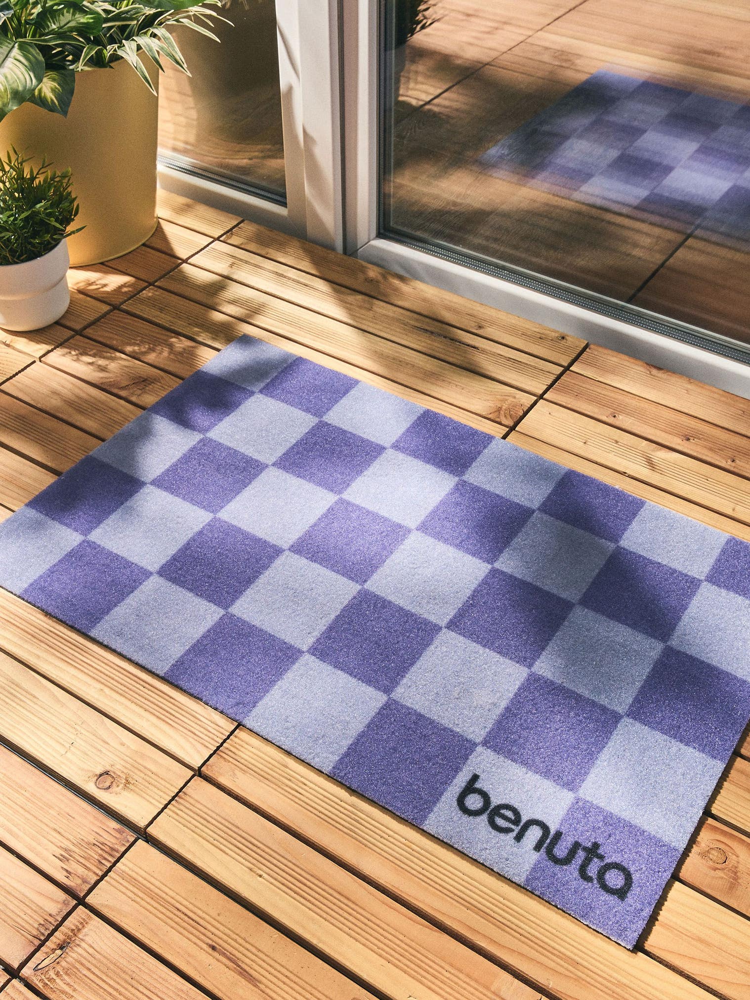 Teppich aus 100% Polyester in Lilla mit 1- 5 mm hohem Flor von benuta