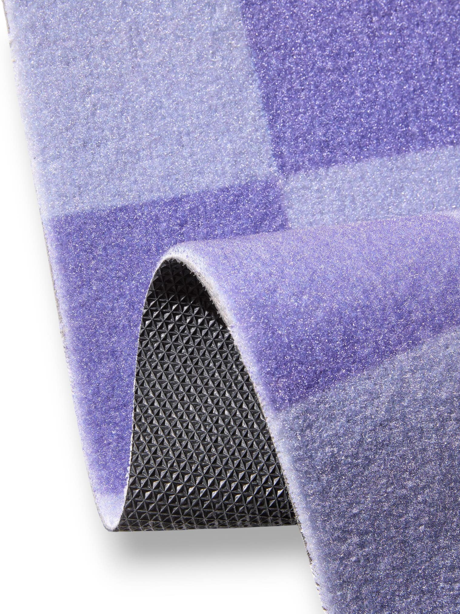 Teppich aus 100% Polyester in Lilla mit 1- 5 mm hohem Flor von benuta