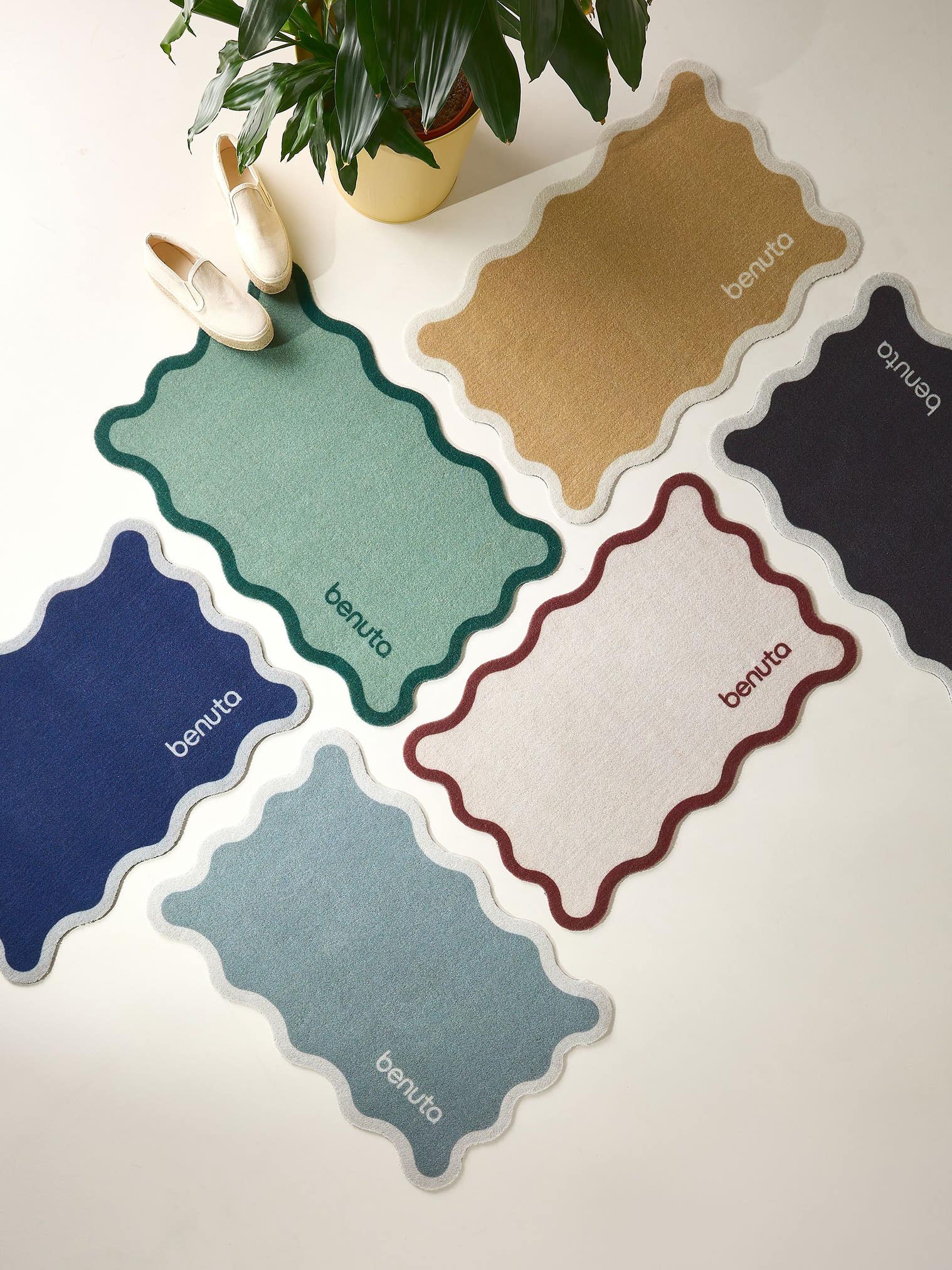 Teppich aus 100% Polyester in Grå mit 1- 5 mm hohem Flor von benuta