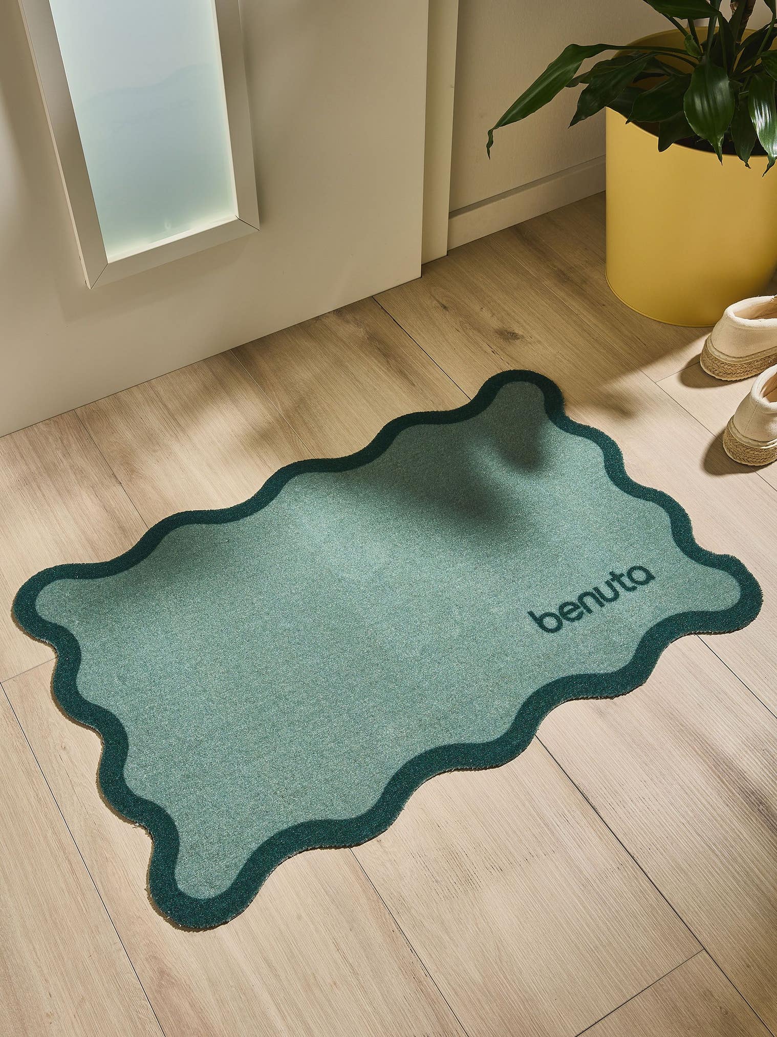 Teppich aus 100% Polyester in Grøn mit 1- 5 mm hohem Flor von benuta