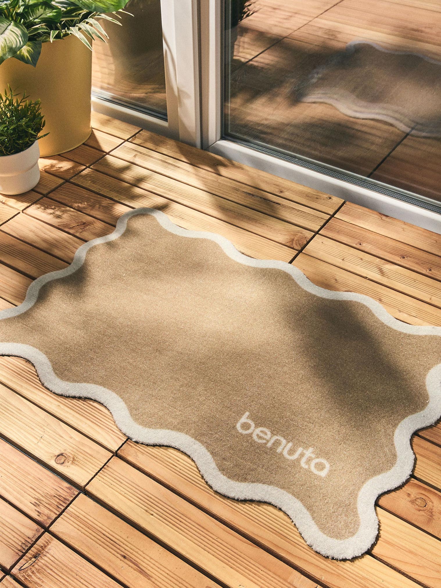 Teppich aus 100% Polyester in Brun mit 1- 5 mm hohem Flor von benuta