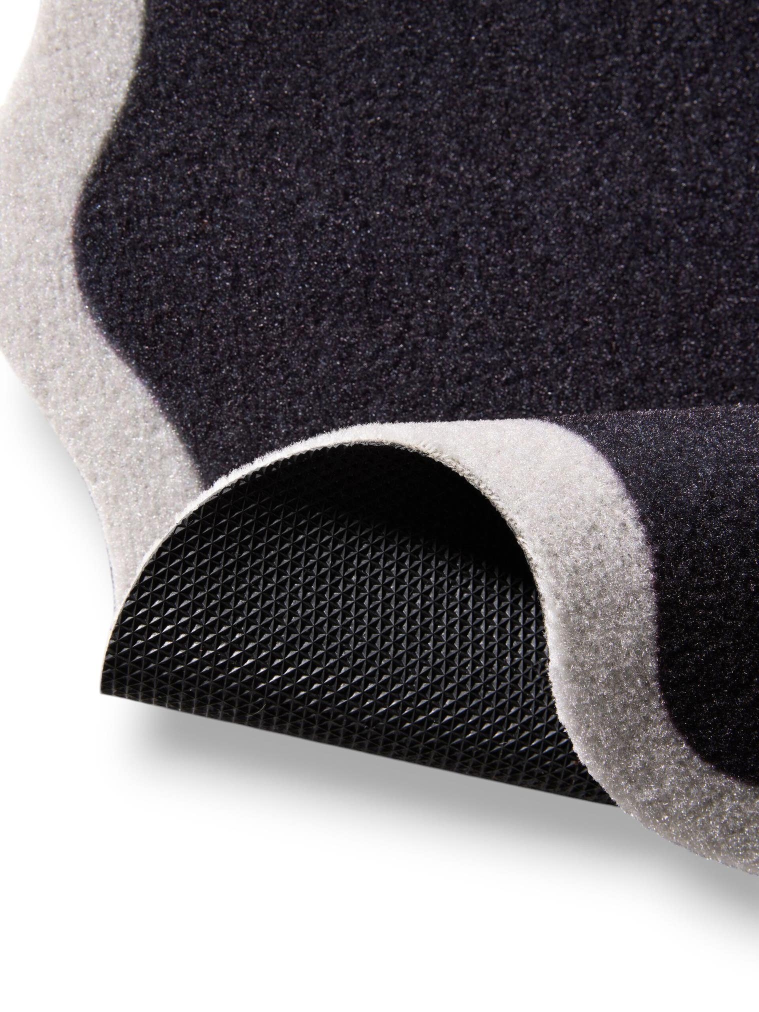 Teppich aus 100% Polyester in Sort mit 1- 5 mm hohem Flor von benuta