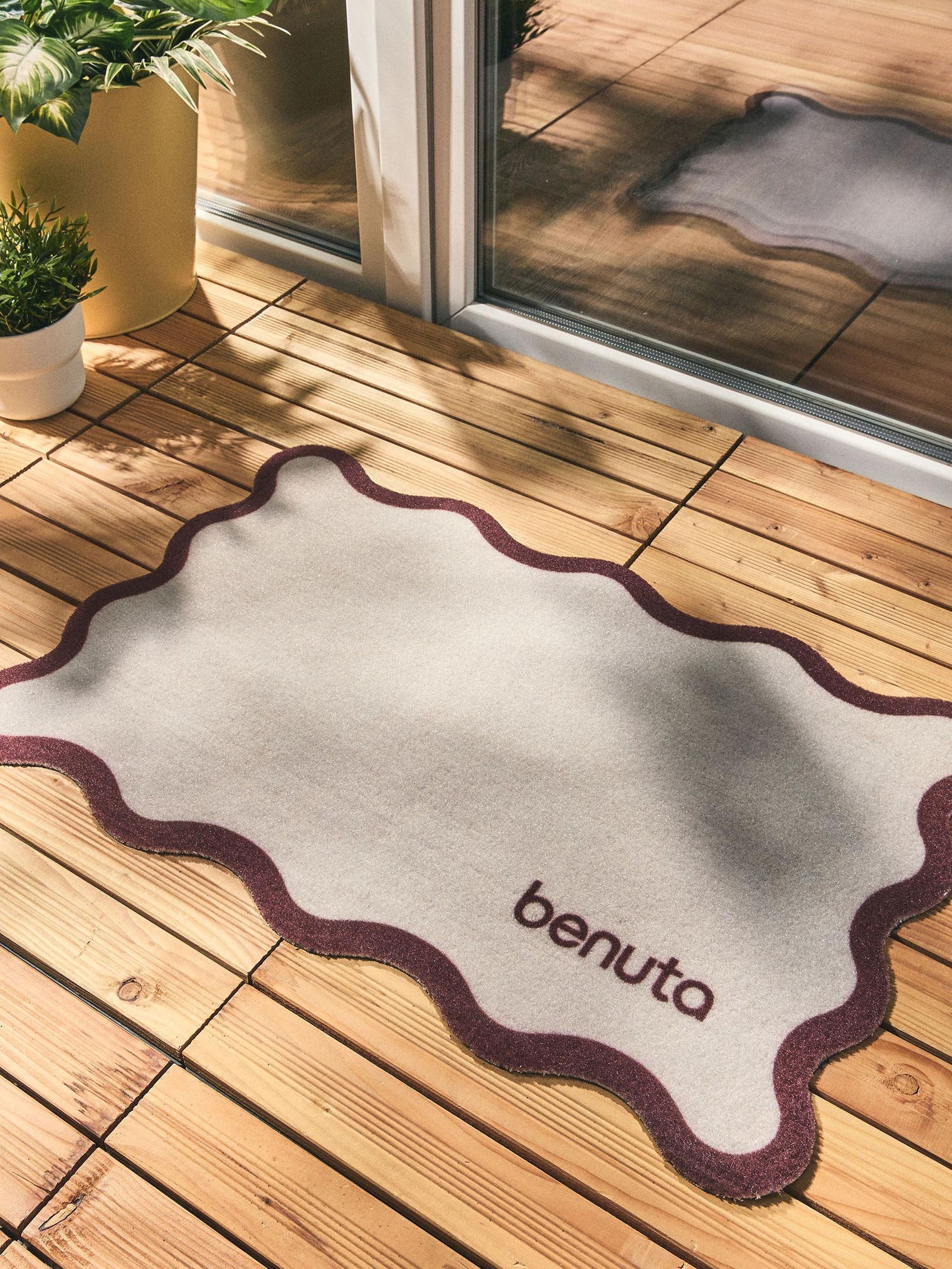 Teppich aus 100% Polyester in Beige mit 1- 5 mm hohem Flor von benuta