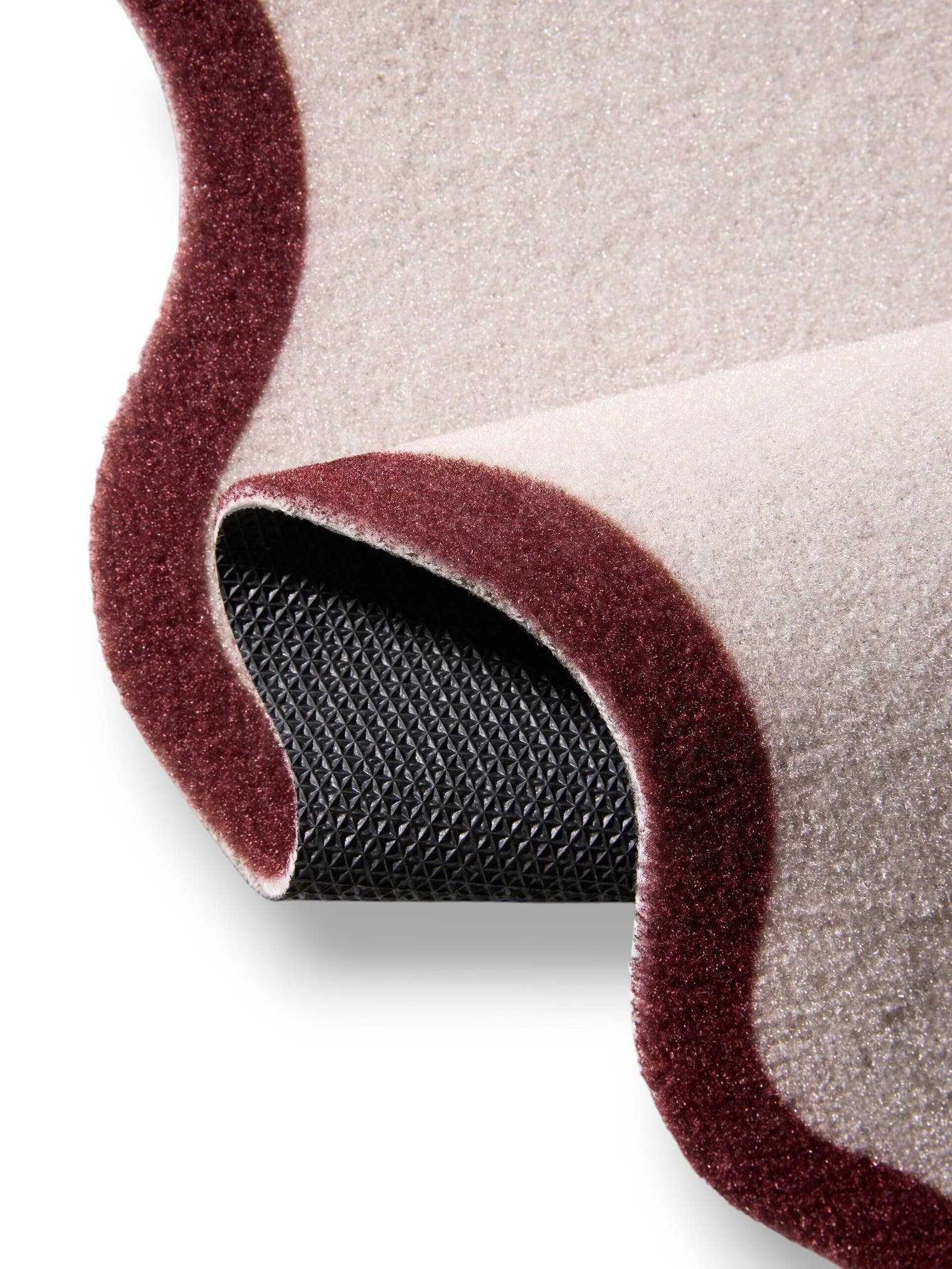 Teppich aus 100% Polyester in Beige mit 1- 5 mm hohem Flor von benuta