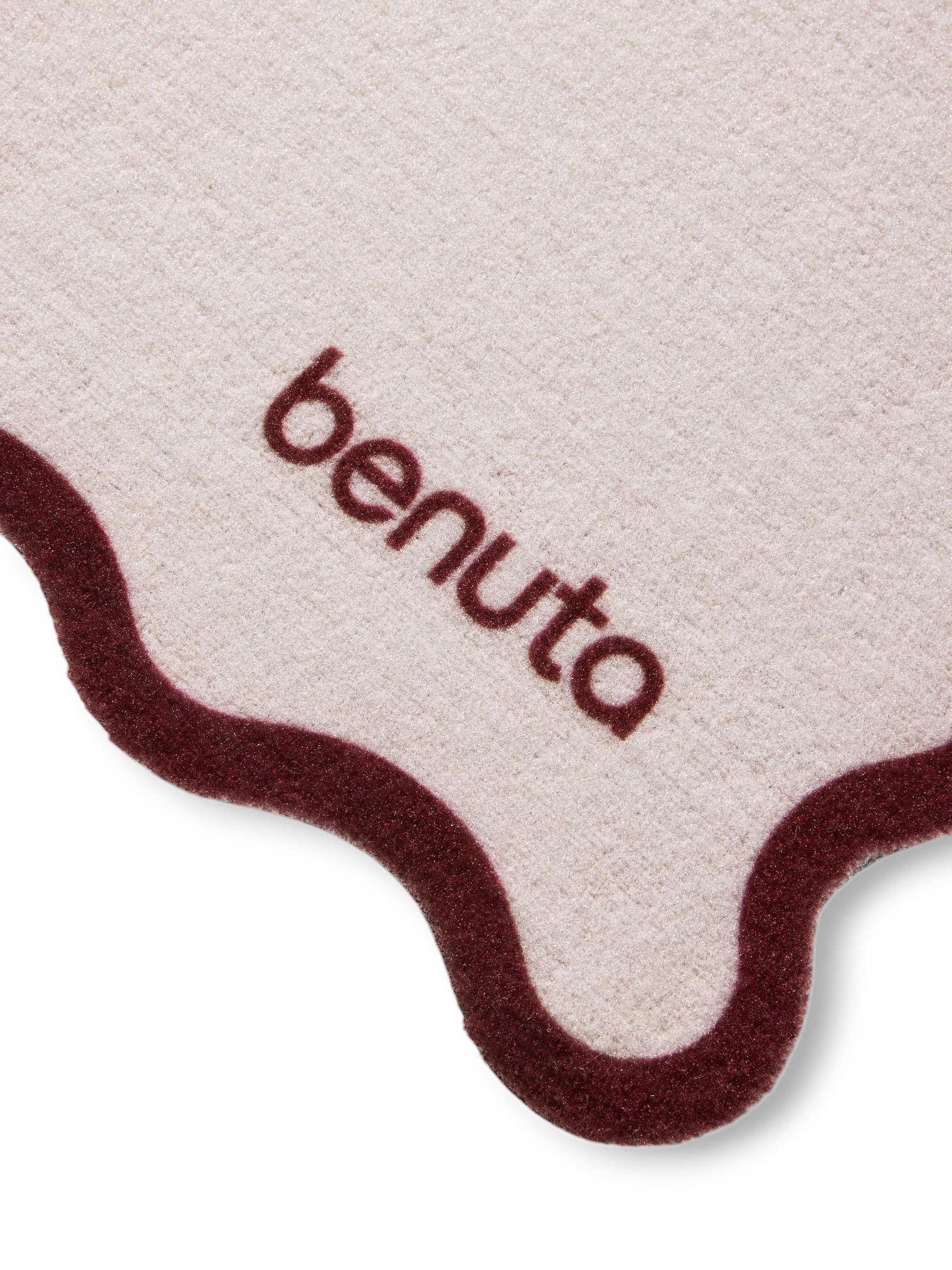 Teppich aus 100% Polyester in Beige mit 1- 5 mm hohem Flor von benuta
