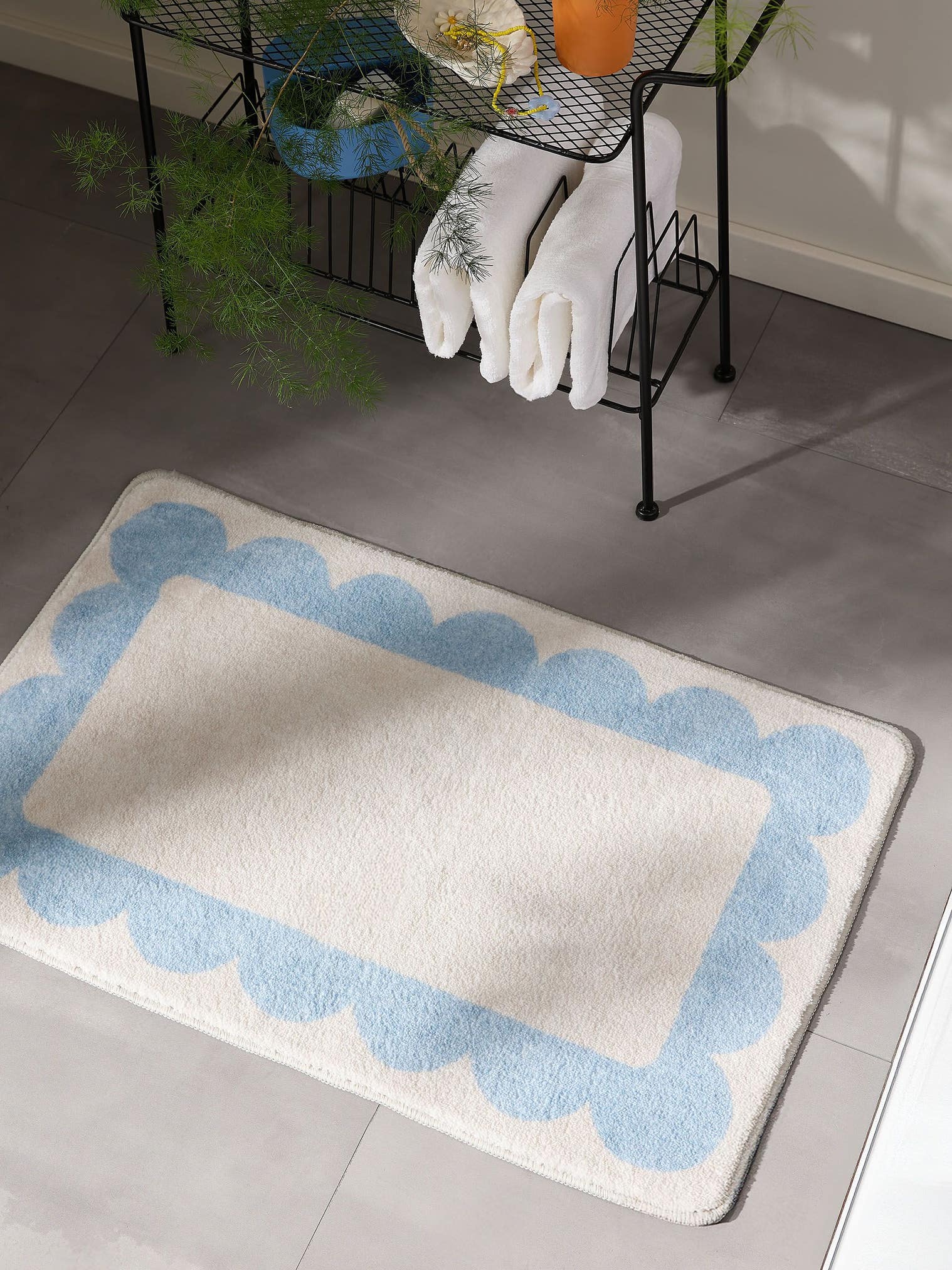 Teppich aus 100% Polyester in Blau mit 6 bis 10 mm hohem Flor von benuta Pop