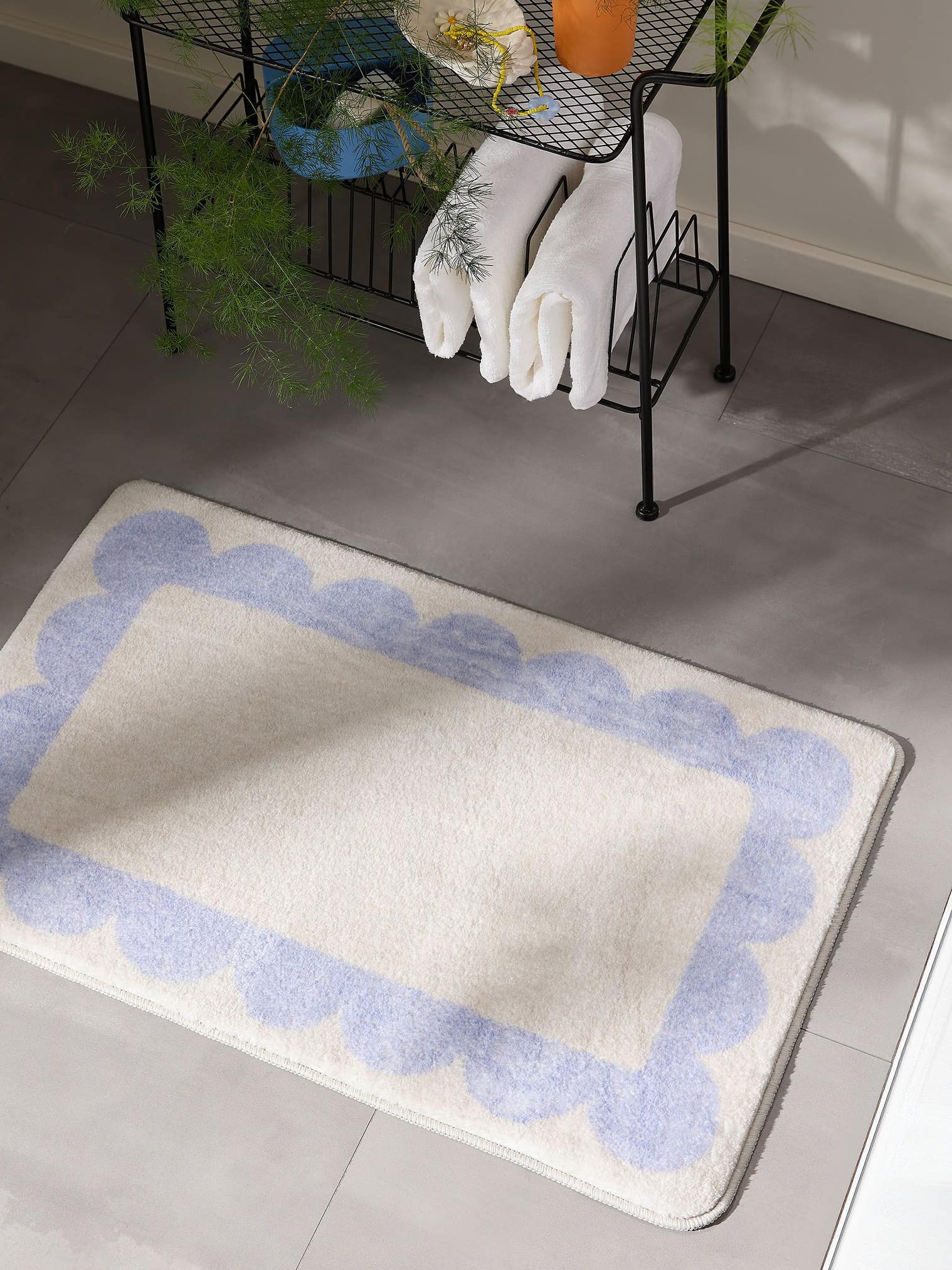 Tapijt van 100% Polyester in Purper met een 6 - 10 mm hoge pool van benuta Pop
