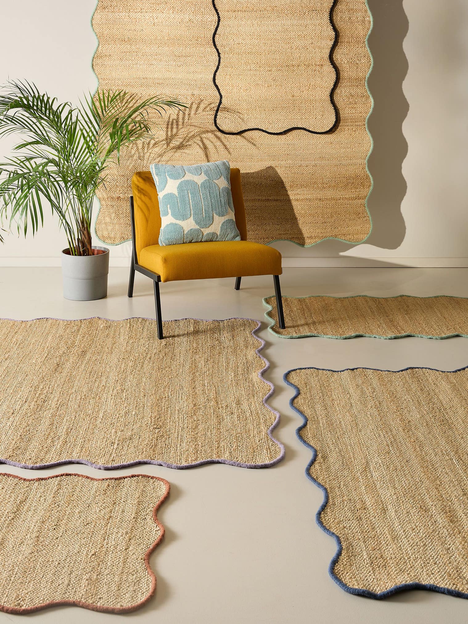 Matta av 91% Jute, 4% Bomull, 3% Ull, 2% Polyester i Blå med 1- 5 mm hög lugg från benuta Pop