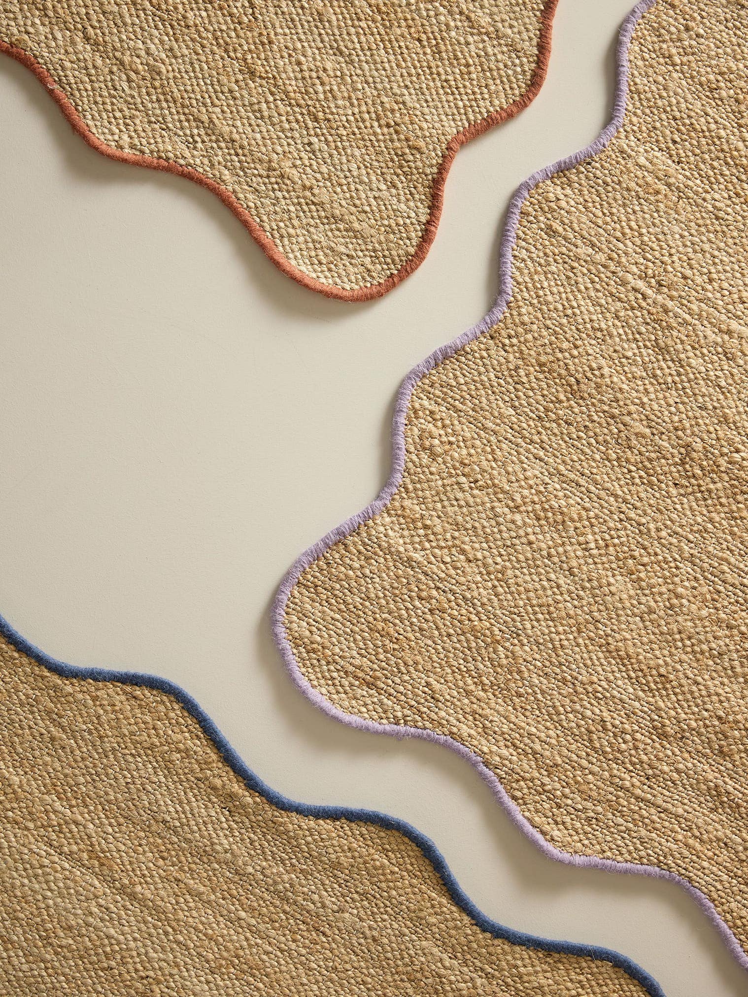 Matta av 91% Jute, 4% Bomull, 3% Ull, 2% Polyester i Blå med 1- 5 mm hög lugg från benuta Pop