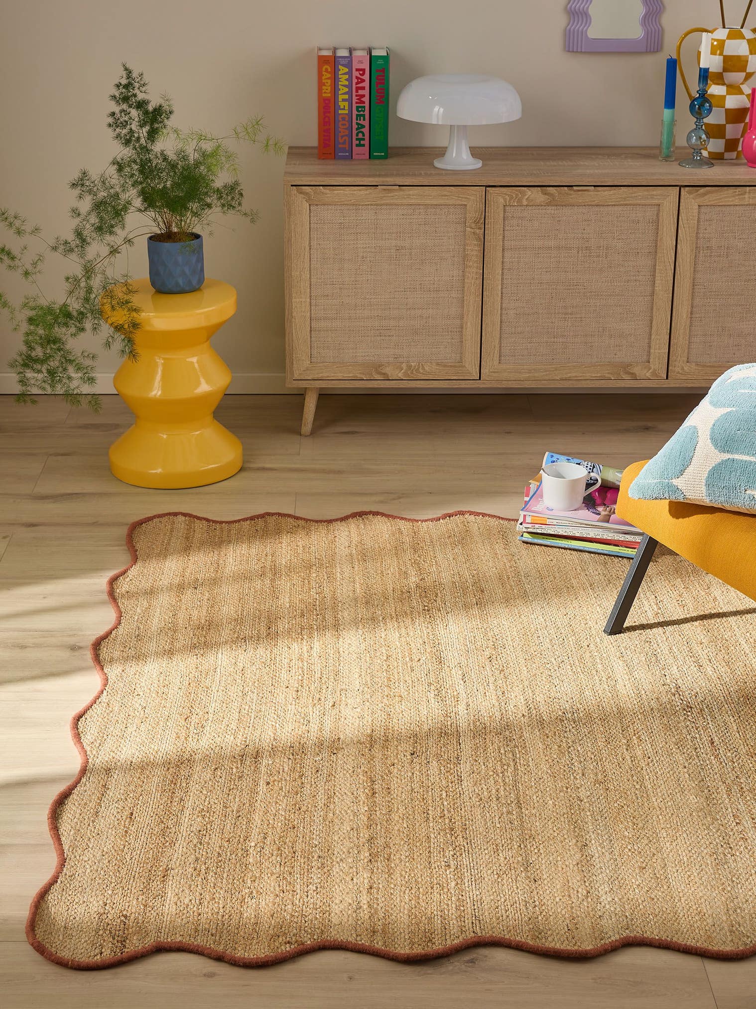Teppich aus 91% Jute, 4% Baumwolle, 3% Wolle, 2% Polyester in Braun mit bis 5 mm hohem Flor von benuta Pop