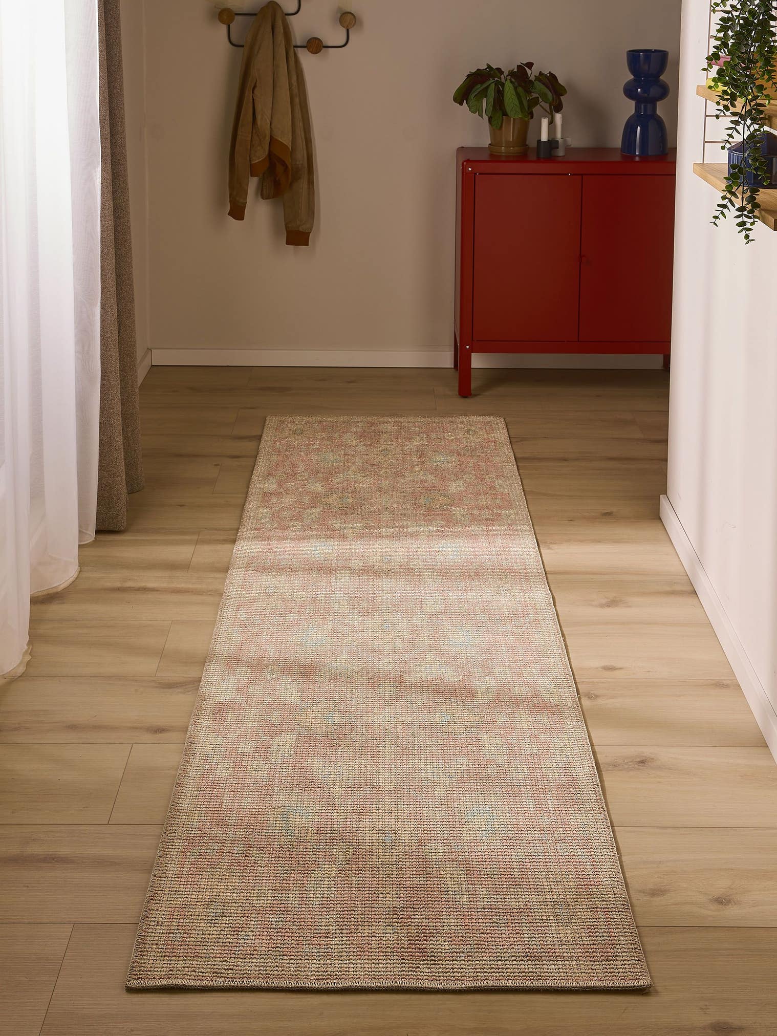 Teppich aus 50% Polyester, 50% Polycotton in Rot mit bis 5 mm hohem Flor von benuta Nest