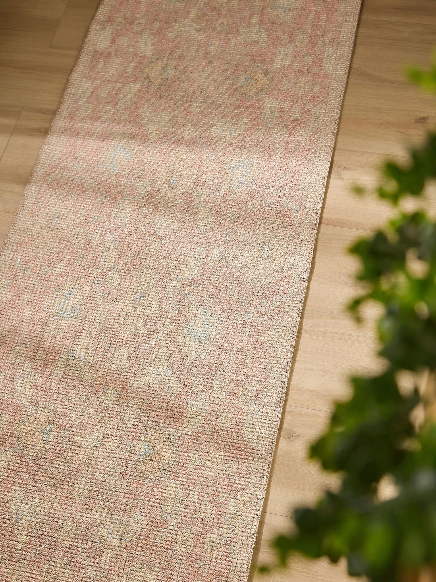 Teppich aus 50% Polyester, 50% Polycotton in Rot mit bis 5 mm hohem Flor von benuta Nest