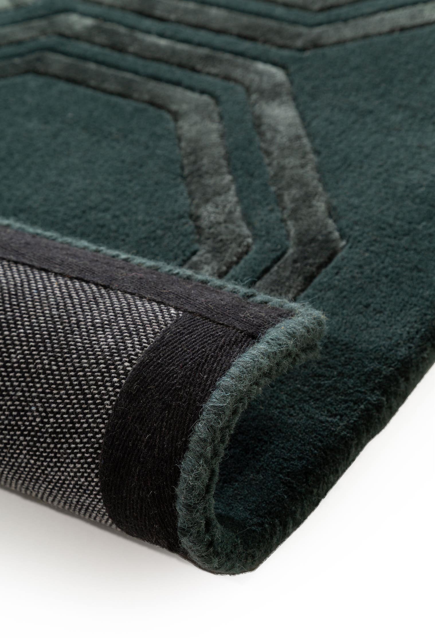 Teppich aus 70% Wolle, 30% Viskose in Grün mit 11 bis 20 mm hohem Flor von benuta Finest