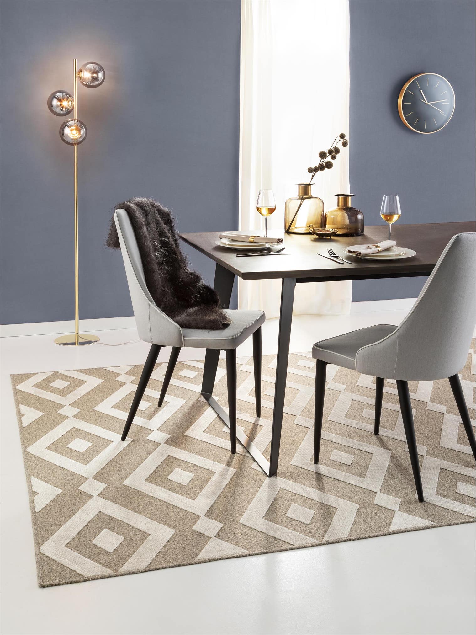 Tæppe af 100% Viskose i Beige med 1- 5 mm høj luv fra benuta Pure