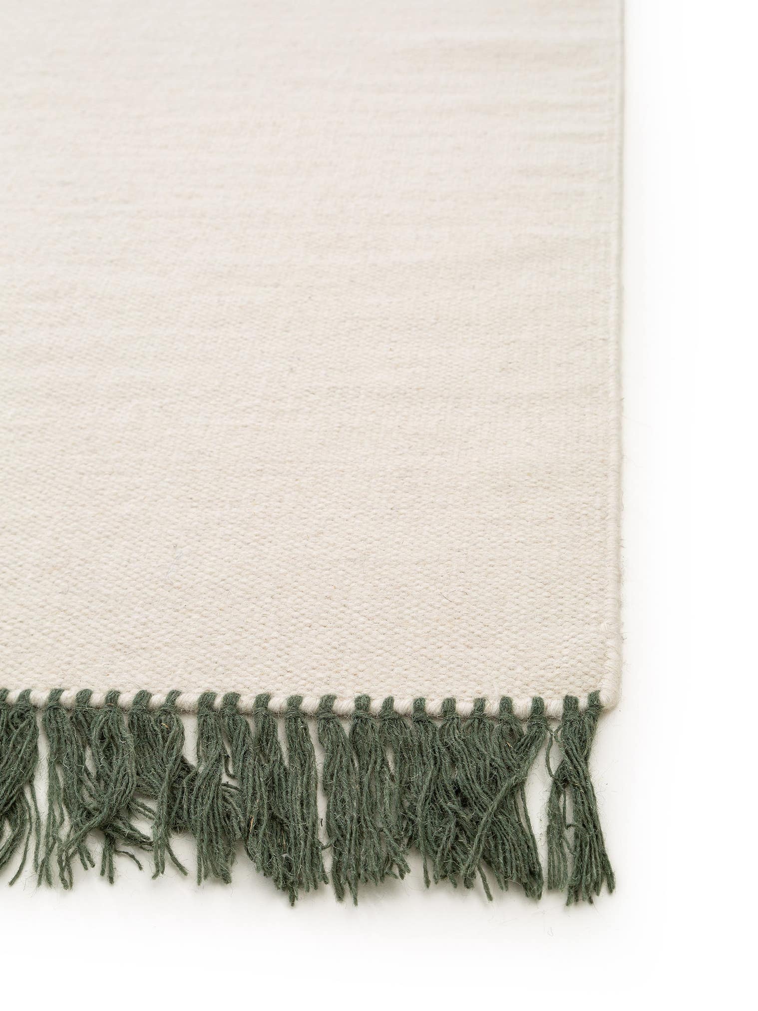 Teppich aus 90% Wolle, 10% Baumwolle in Grau mit bis 5 mm hohem Flor von benuta Pop