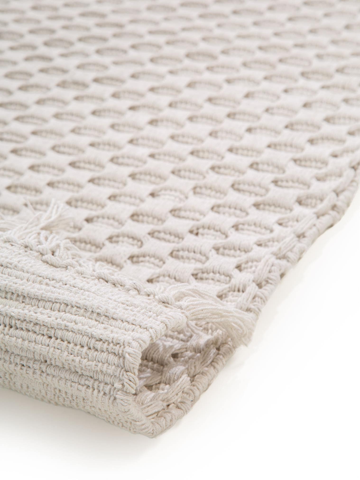 Teppich aus 100% Baumwolle in Weiß mit 11 bis 20 mm hohem Flor von benuta Nest
