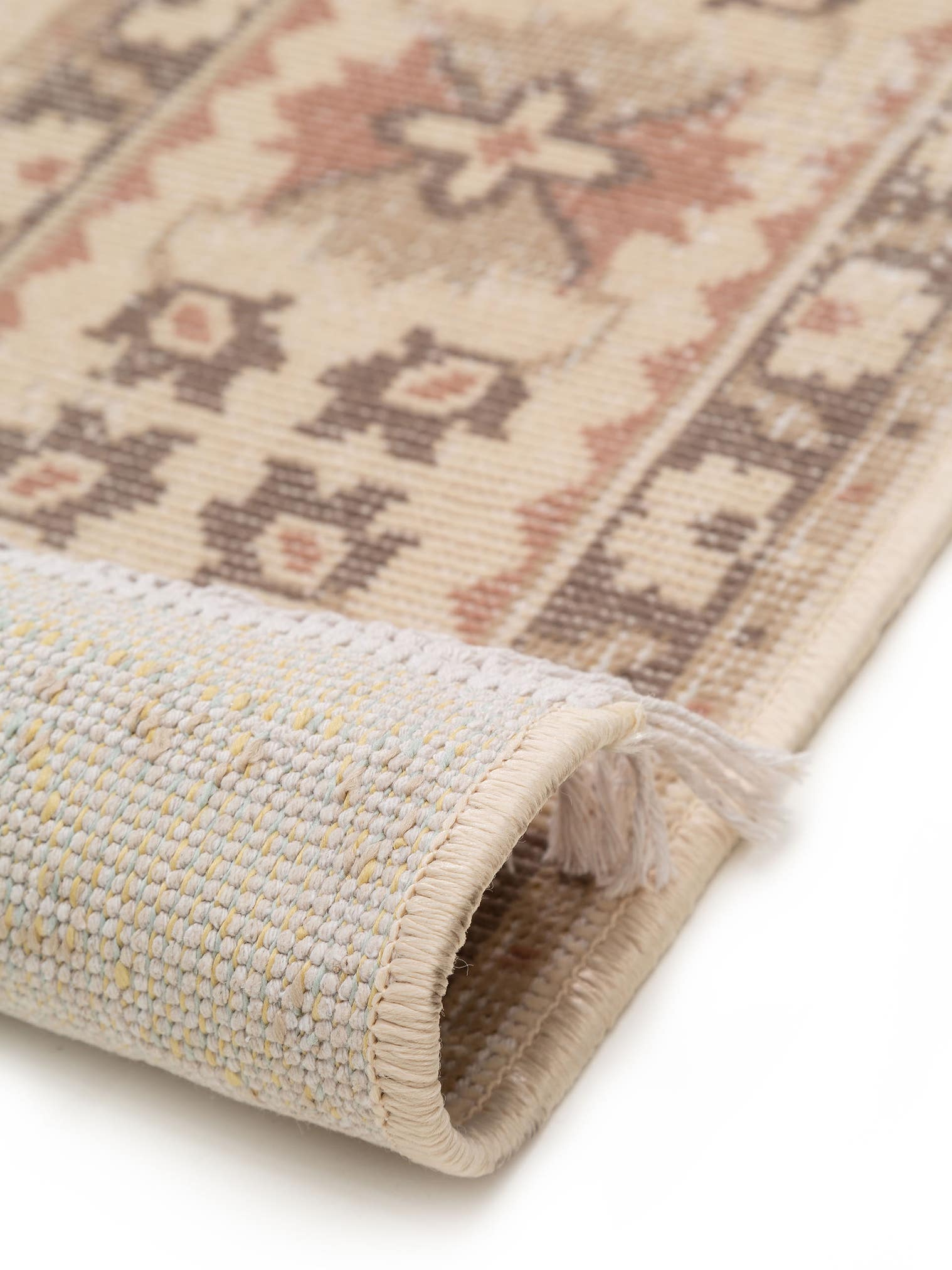 Matto 60% puuvillaa, 40% polypropeeniaa värissä Beige enintään 5 mm korkealla nukalla merkiltä benuta Pop
