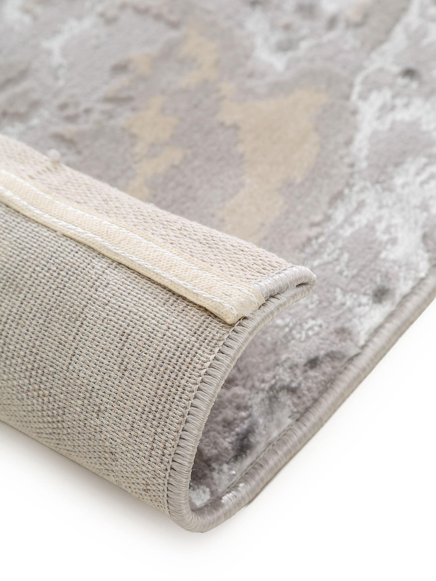 Teppich aus 60% Polypropylen, 40% Polyester in Grau mit 6 bis 10 mm hohem Flor von benuta Nest