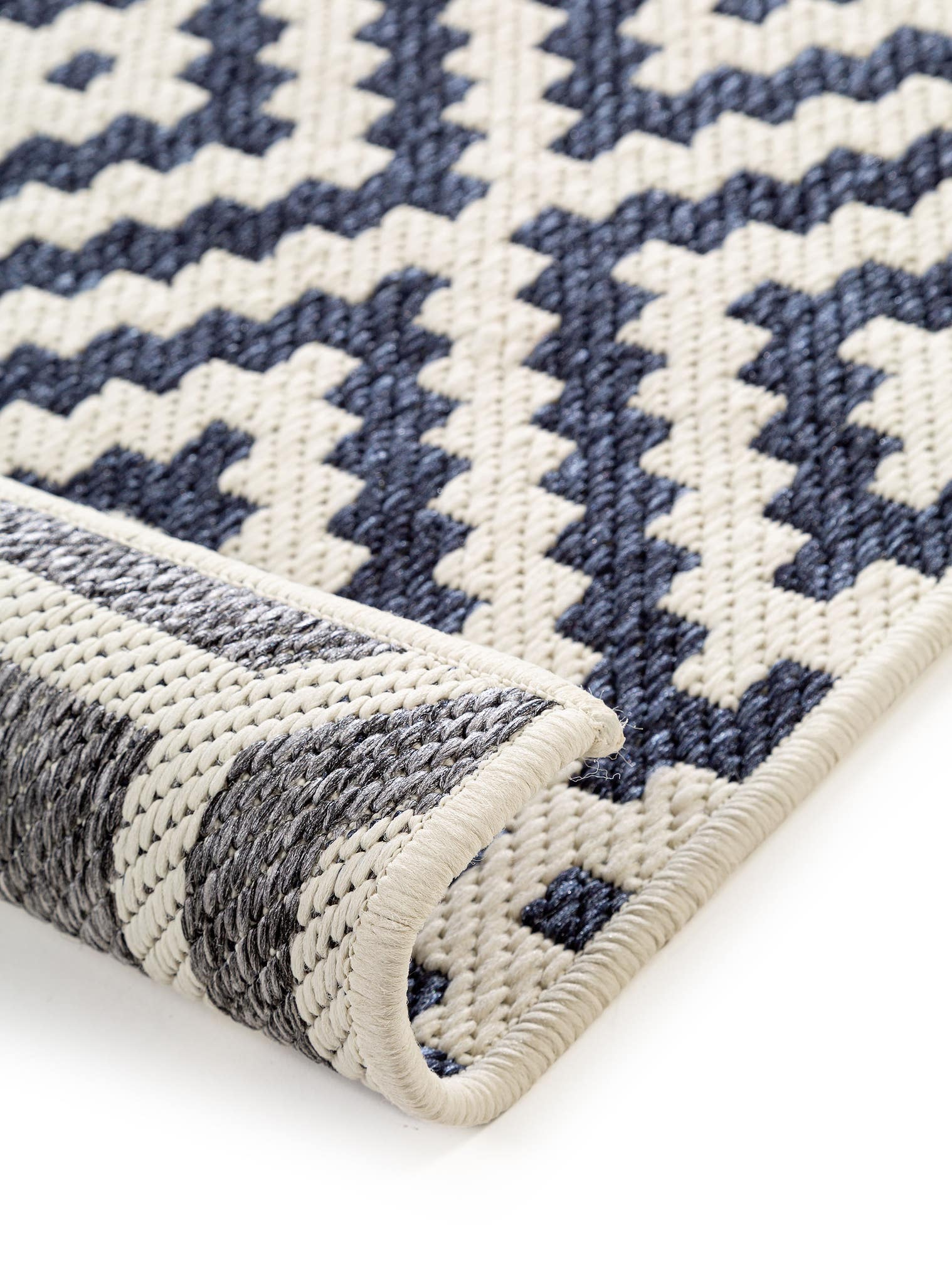Teppich aus 100% Polypropylen in Grau mit bis 5 mm hohem Flor von benuta Nest