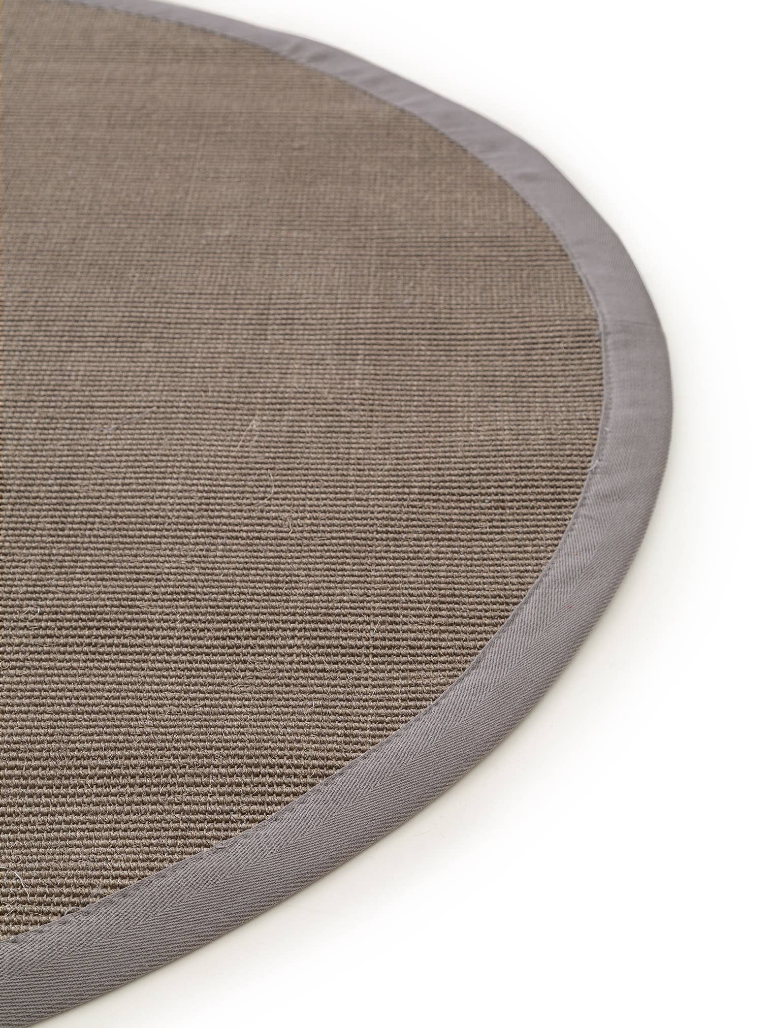 Rug made of 100% Sisal in Grey with a 1- 5 mm high pile by benuta Nest