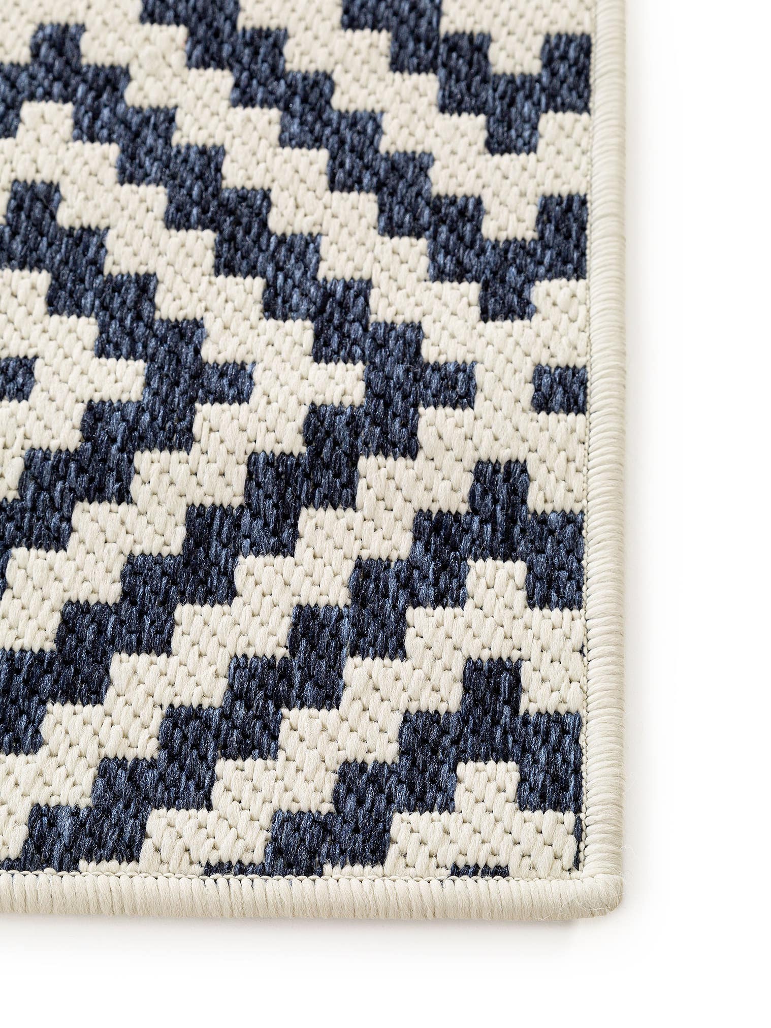 Teppich aus 100% Polypropylen in Grau mit bis 5 mm hohem Flor von benuta Nest