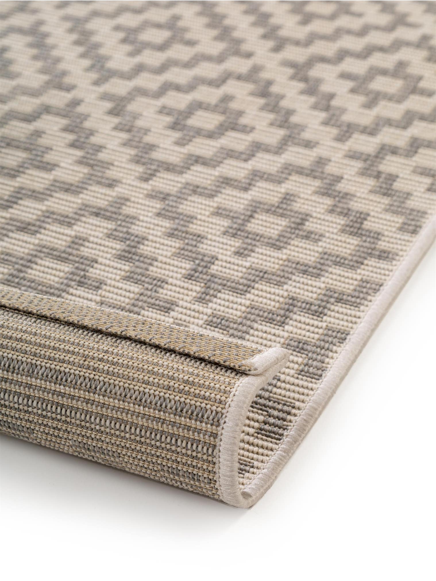 Teppich aus 100% Polypropylen in Grau mit 6 bis 10 mm hohem Flor von benuta Nest