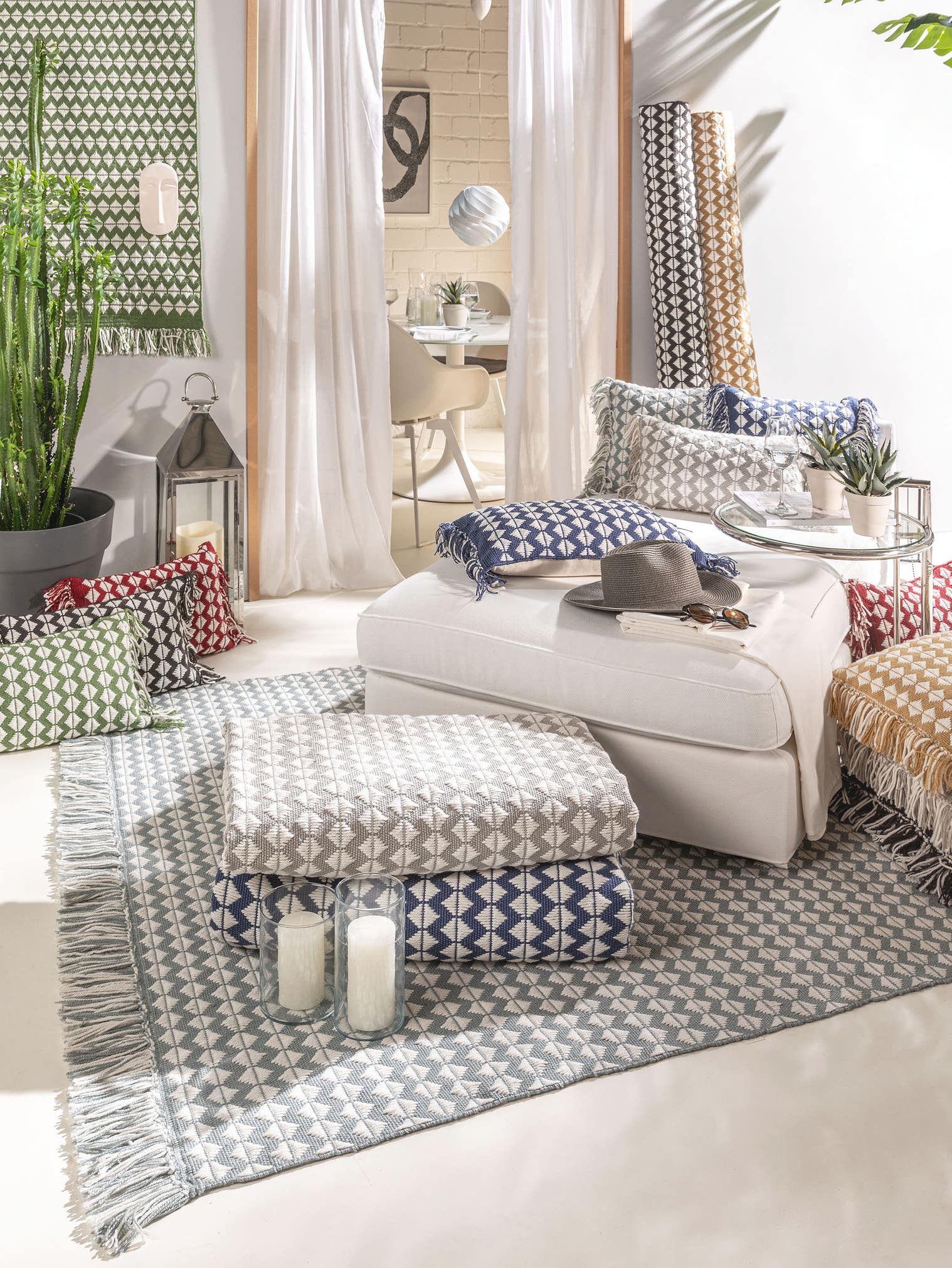 In- & Outdoor cushion Morty Yellow in Geometric design made of 100% Polyester (recycled PET) by benuta Pure