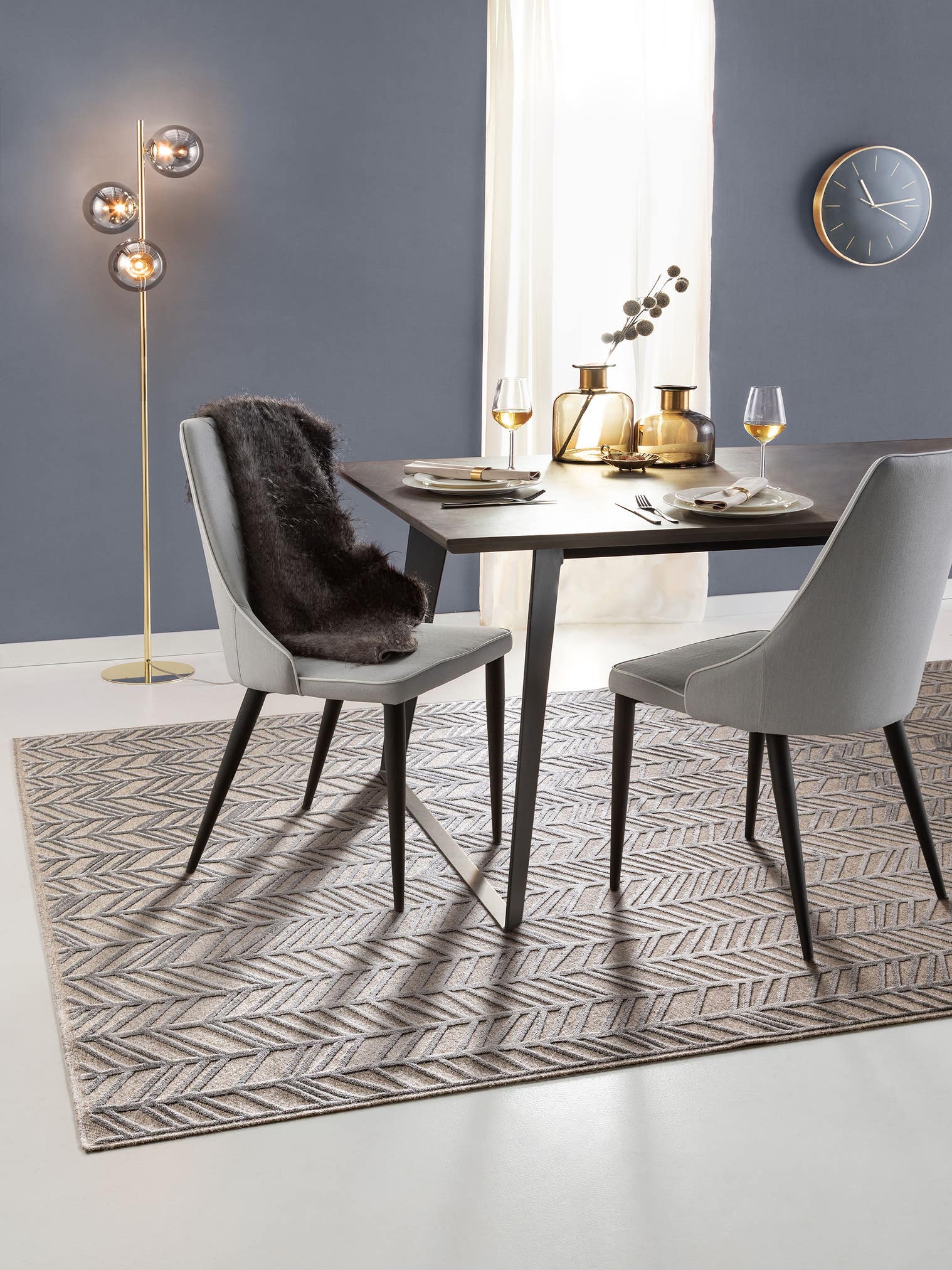 Tapis en 100% Viscose en Gris avec une pile de 1- 5 mm de hauteur de benuta