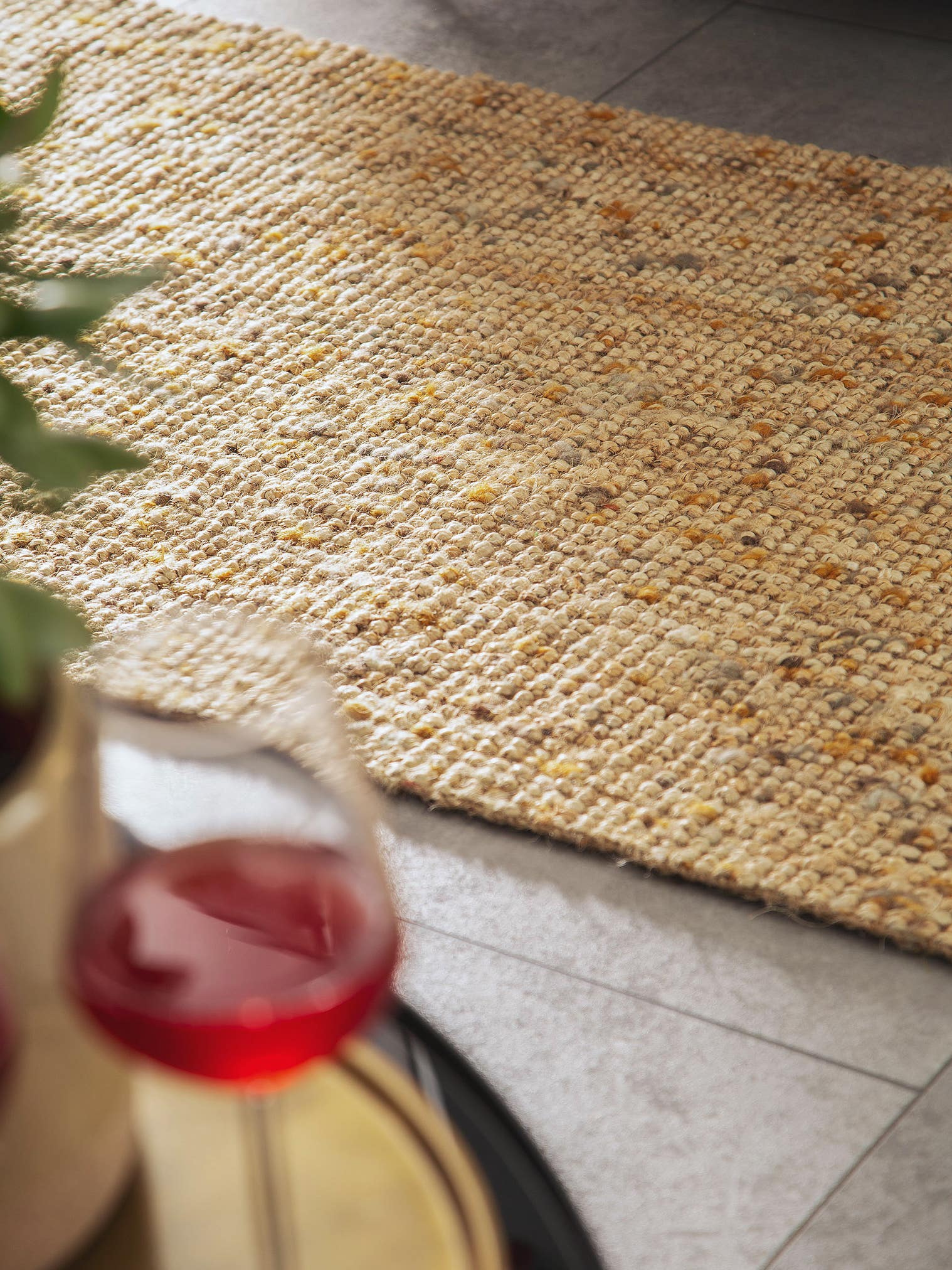 Teppich aus 85% Jute, 15% Wolle in Gelb mit bis 5 mm hohem Flor von benuta Pure