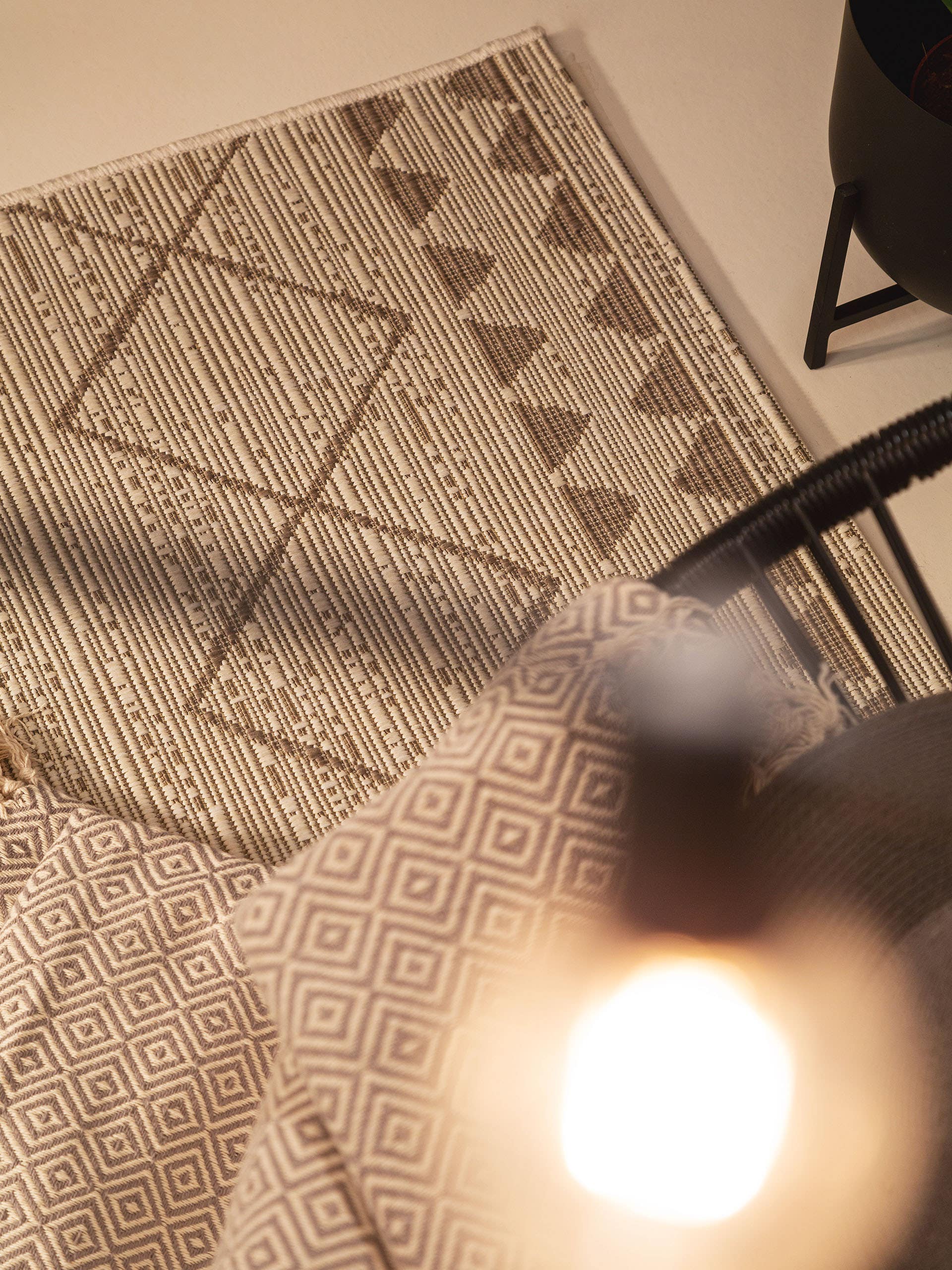 Rug made of 100% Polypropylene in Beige with a 1- 5 mm high pile by benuta Nest