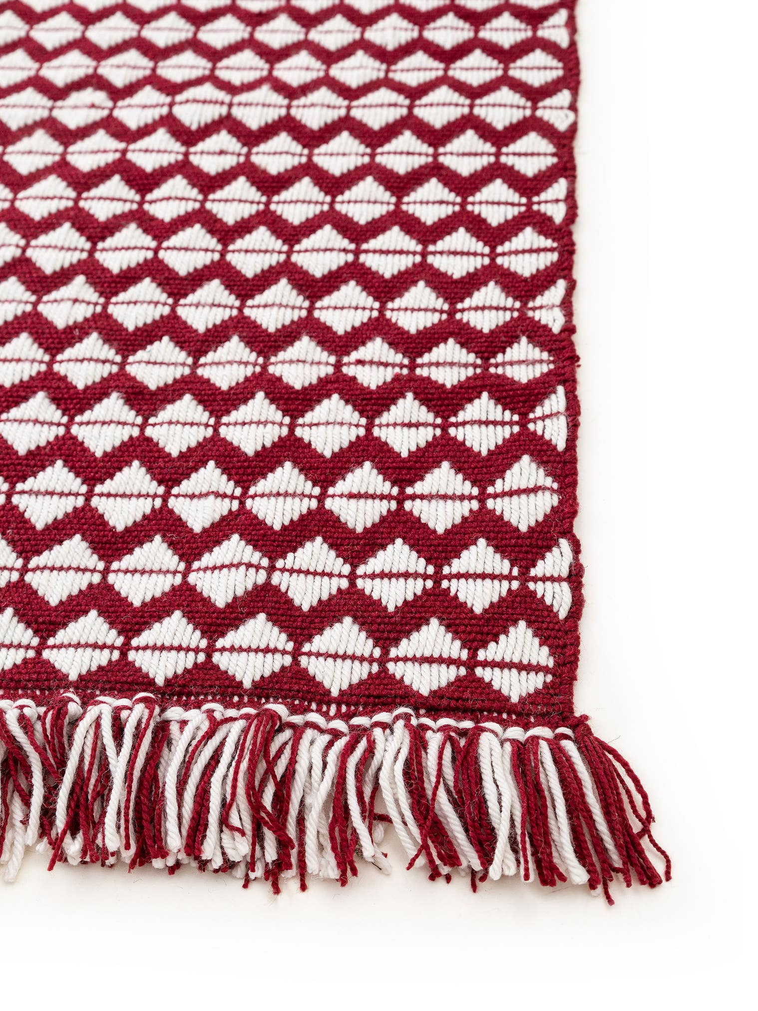 Tappeto di 100% poliestere (riciclaggio PET) in Rosso con pelo alto 1- 5 mm da benuta Pure