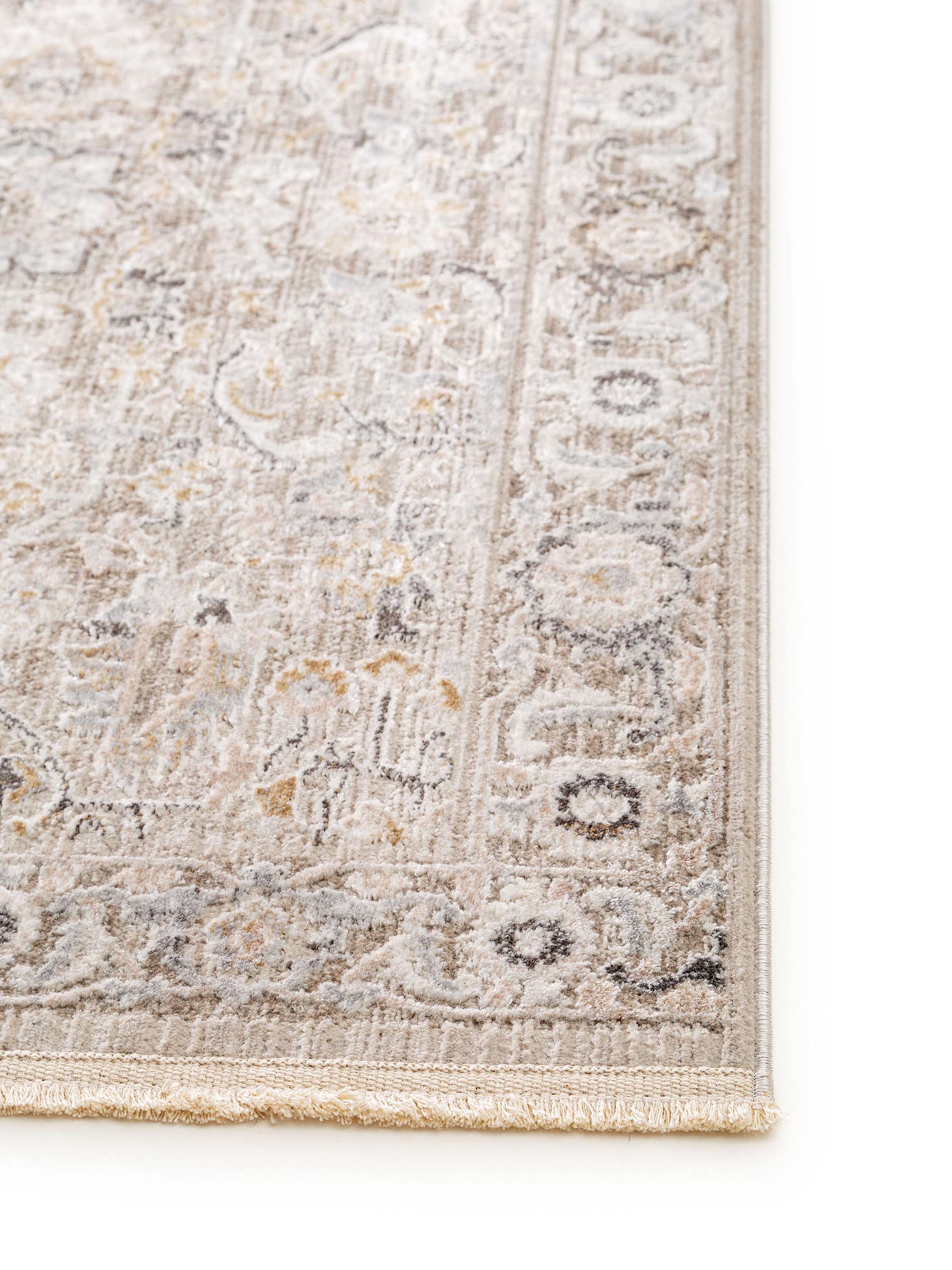 Matta av 65% Viskos, 35% Polyester i Grå med 6 - 10 mm hög lugg från benuta Nest
