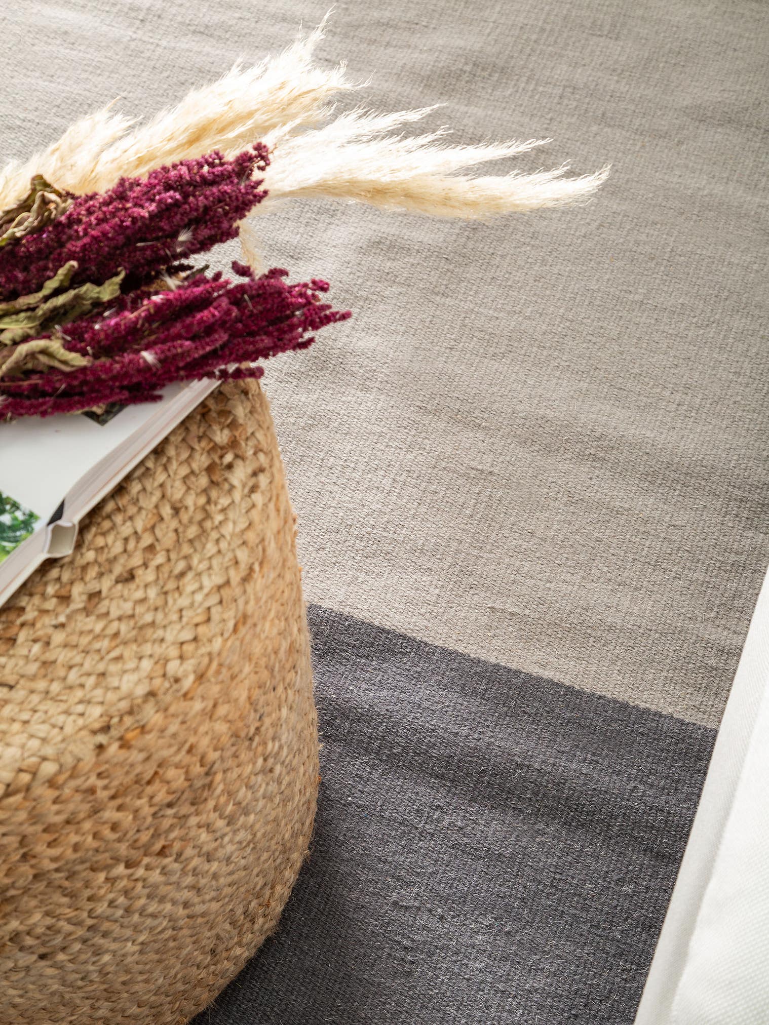 Teppich aus 100% Wolle in Grau mit bis 5 mm hohem Flor von benuta Pop