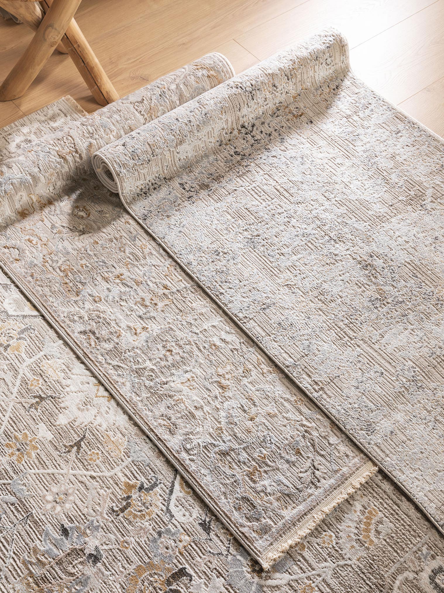 Rug made of 65% Viscose, 35% Polyester in Beige with a 6 - 10 mm high pile by benuta Nest