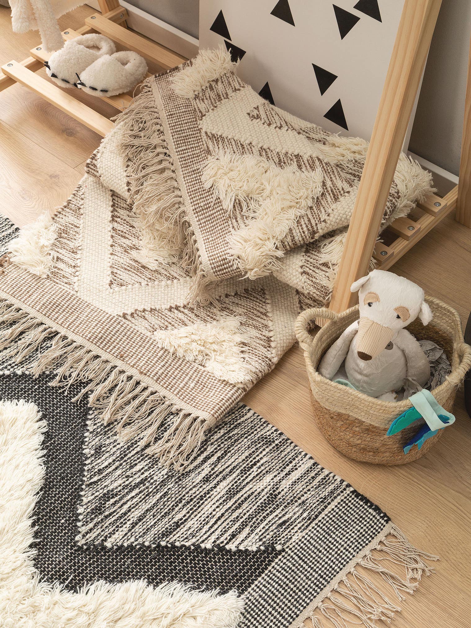 Teppich aus 80% Wolle, 20% Baumwolle in Grau mit 11 bis 20 mm hohem Flor von Lytte
