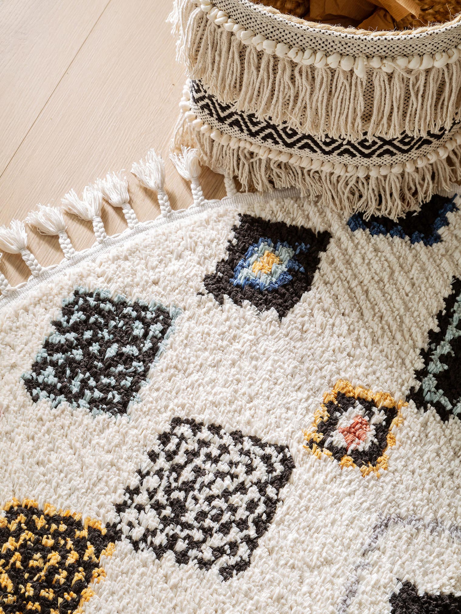 Rug made of 100% Polyester in Multicoloured with a 21 - 30 mm high pile by benuta Pop