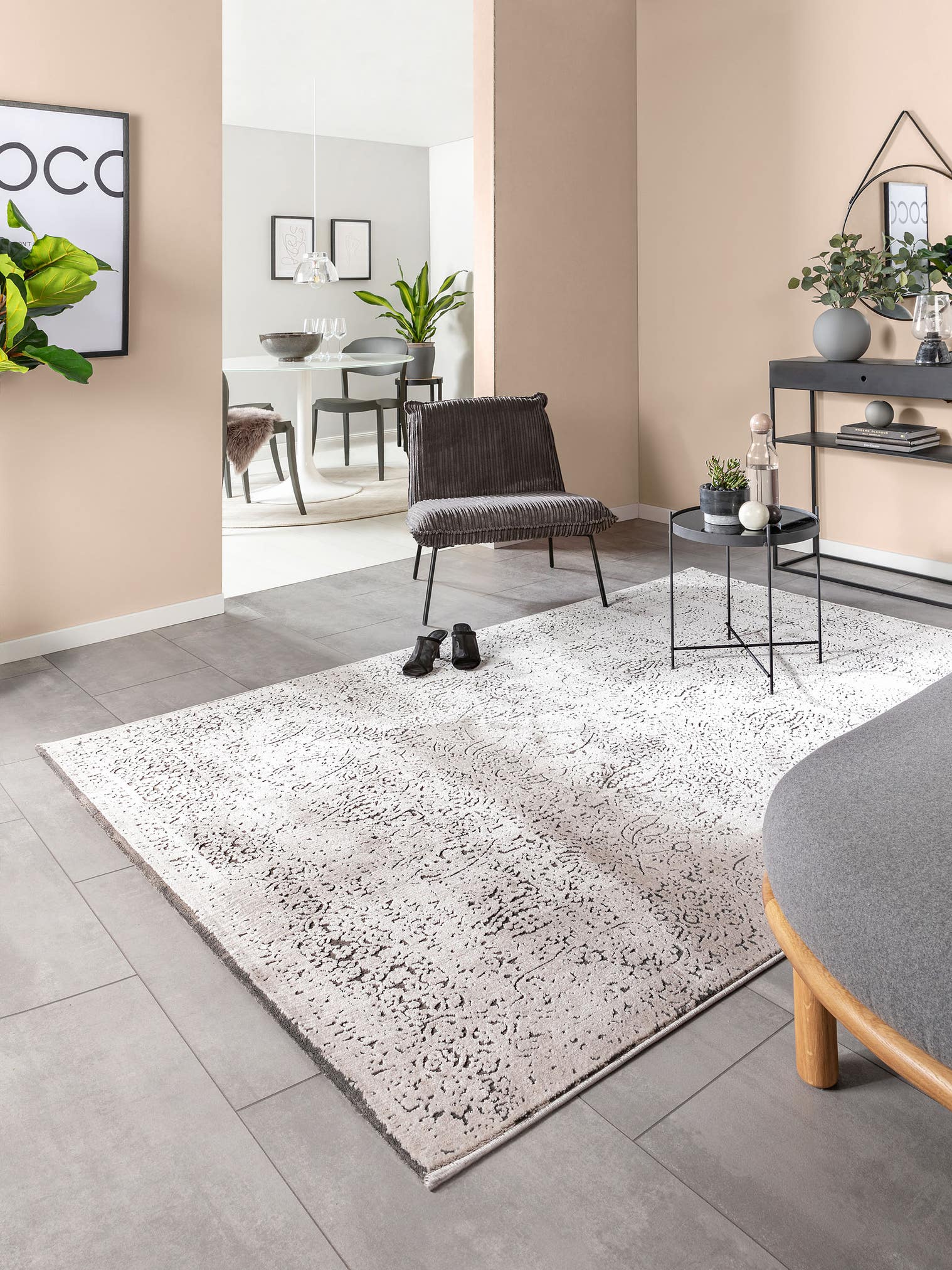 Tapis en 100% Polyester en Gris avec une pile de 6 - 10 mm de hauteur de benuta