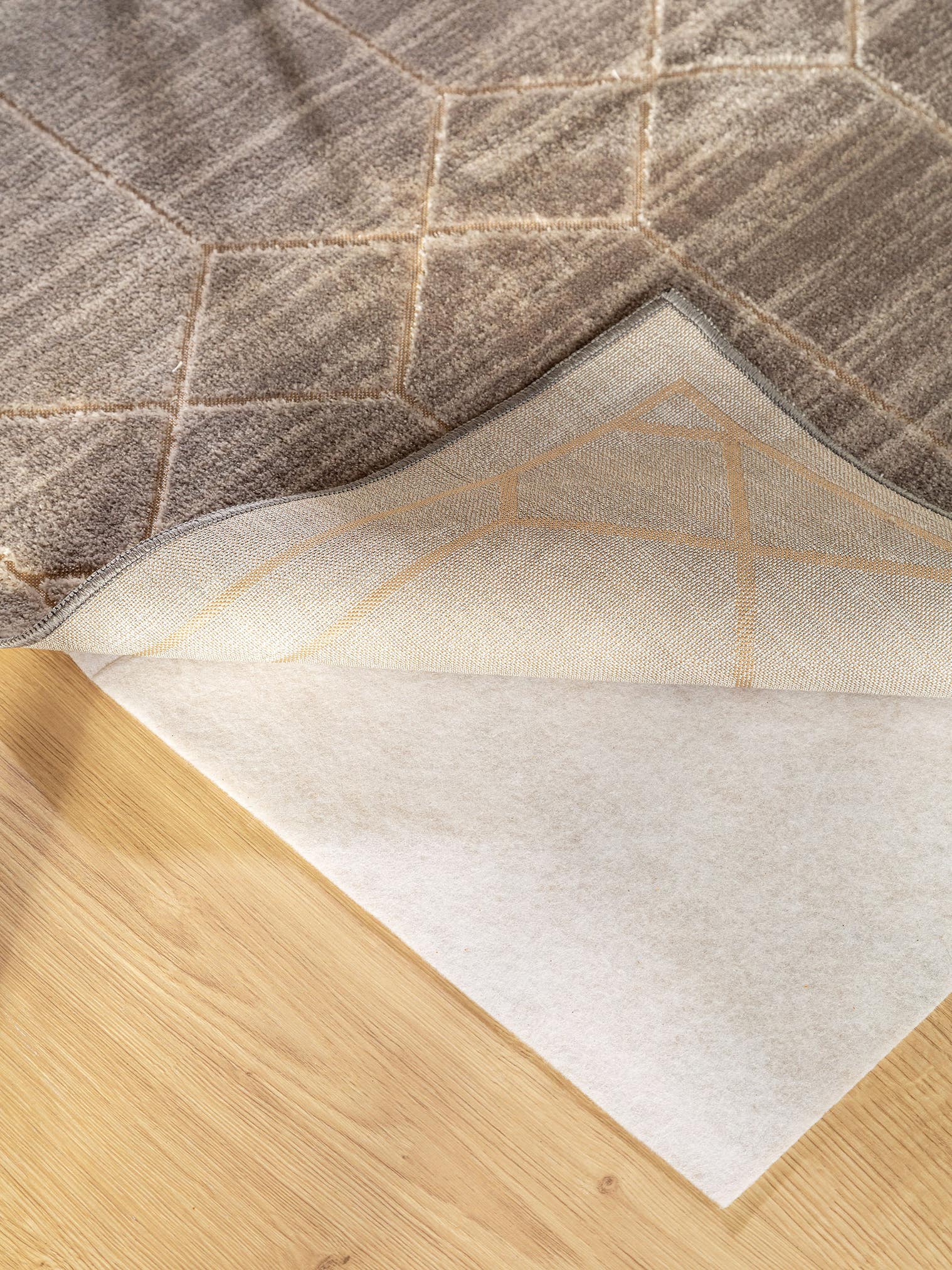 Rug made of 100% Polyester in Grey with a 1- 5 mm high pile by benuta