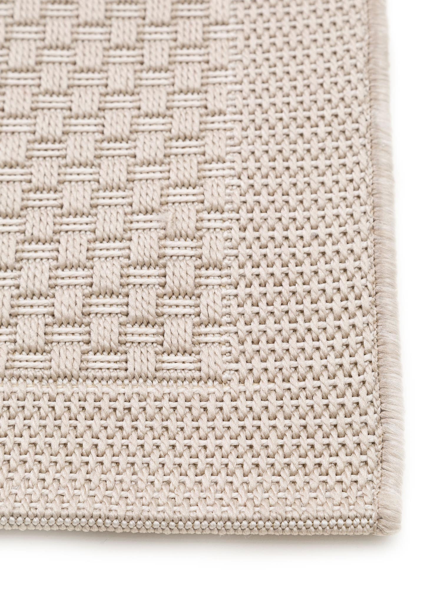 Teppich aus 100% Polypropylen in Weiß mit 6 bis 10 mm hohem Flor von benuta Nest
